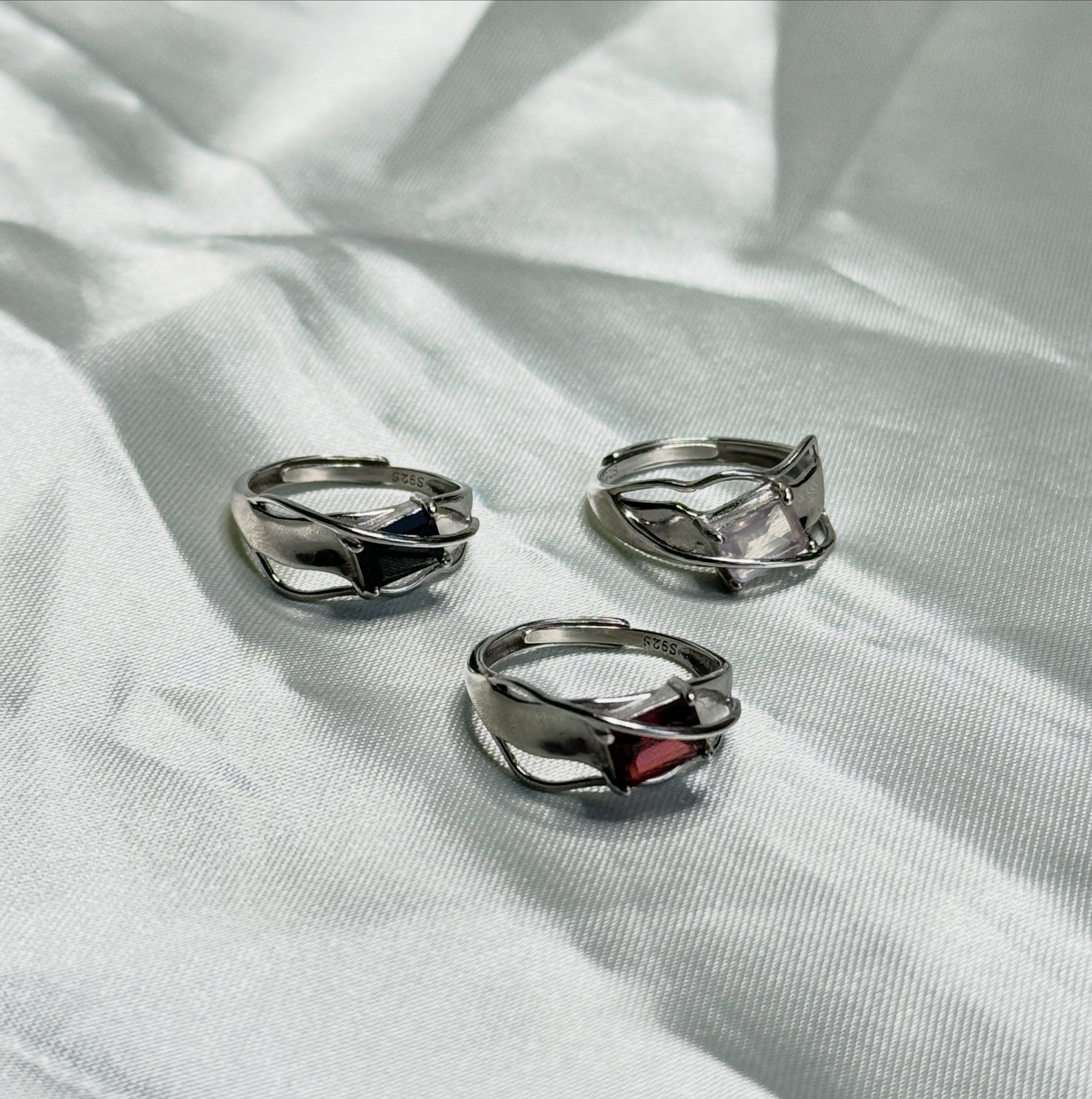 Our favorite from the Prism Collection had to come back in a few more forms ✨
The Fluid Prism Ring completes our Prism Collection only available online Thursday 8/13 at 11AM EST. Each sterling silver gemstone ring is handmade, completely one of one, and only a small handful will be available 🫧✨
————————————
#OneOfOneJewelry #SterlingSilverRing #GemstoneRing HandmadeJewelry NYCJewelry NYCJewelryDesigner