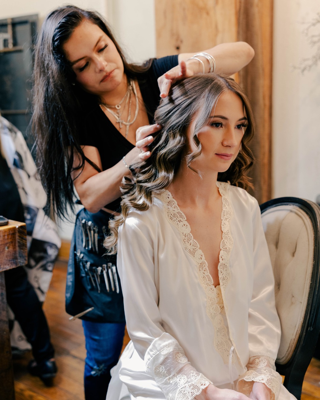 Before the vows, before the first look, before the walk down the aisle... there are the moments you'll never want to forget. β¨
Our team loved being part of this beautiful morning!
Bride Hair: Crystal
Bride Makeup: Katie
Bridal Party Hair: Bao, Crystal & Katie
Bridal Party Makeup: Katie
πΈ @guylabehringphotography
#kansascity #weddinghairstylist #weddingmakeupartist #gracefulbeautykc