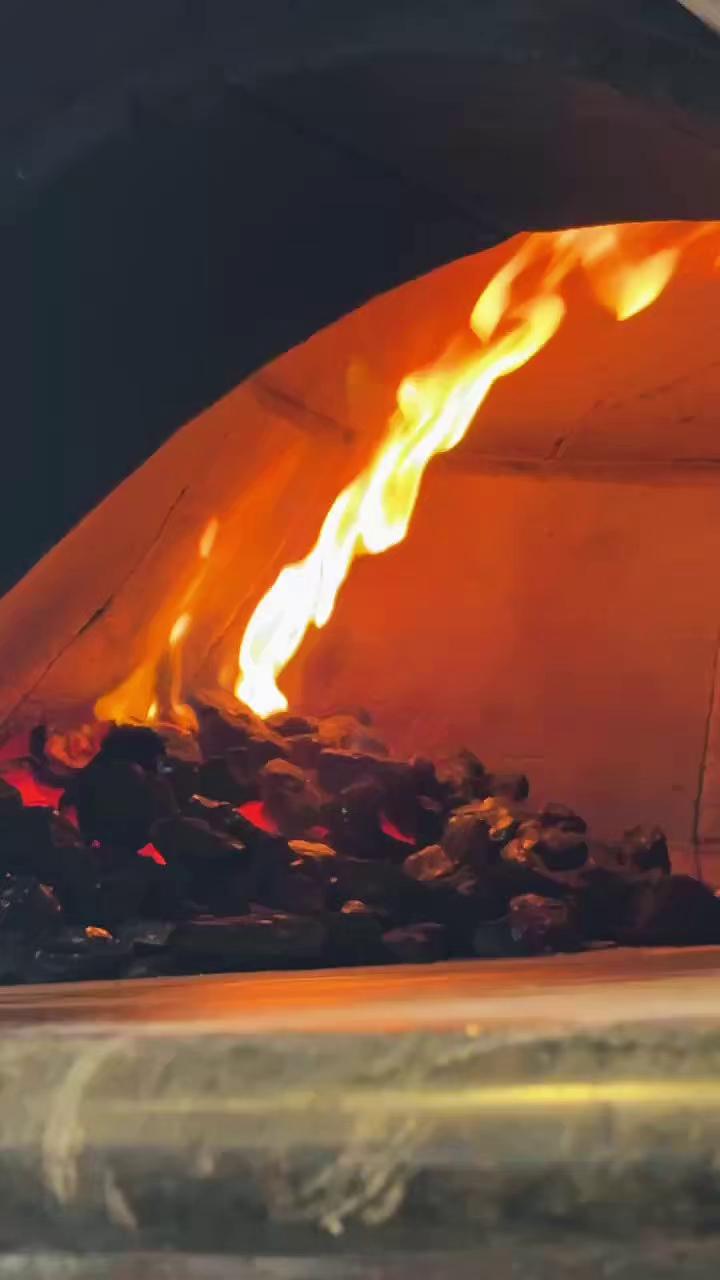 From dough to that first bite. 🍕🔥
This is how Capone’s does pizza.
Handcrafted, loaded up, and made for the late-night cravings. 😮💨
#Capones #FortMyers #FortMyersEats #PizzaLovers #DowntownFortMyers