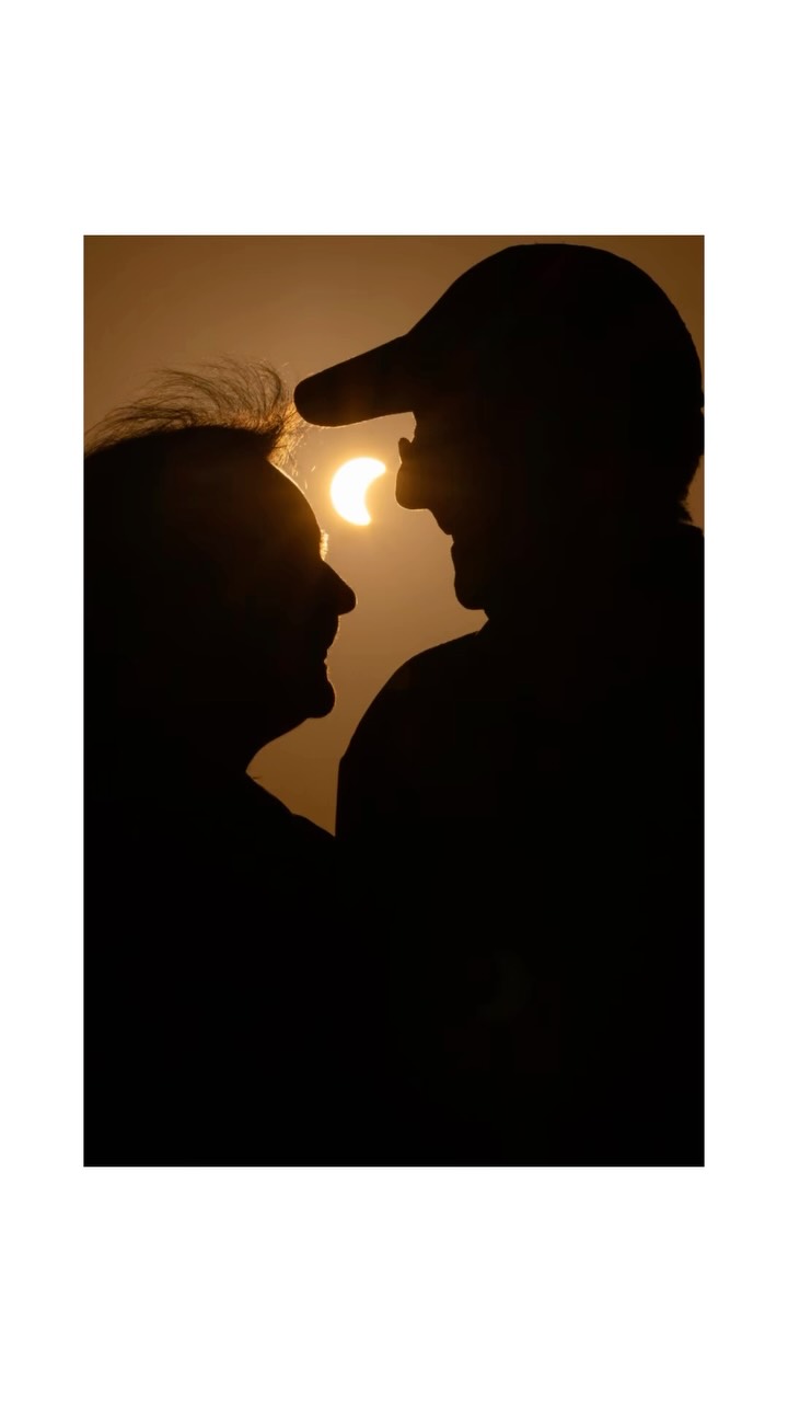 No hay nada más bonito que el amor de papá y mamá. El primero de muchos eclipses juntos❤️
#eclipse
