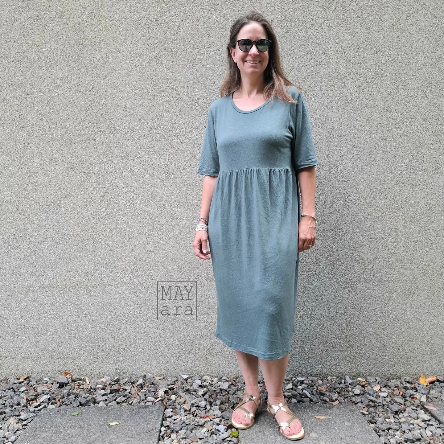 Frau Carol von @studioschnittreif an meiner Schwester!
Aus dem Modal/Leinen/Hanf Jersey von Freitag, gekauft bei @kreando.ch, trägt sich das Kleid besonders leicht für die andauerne Hitze diesen Sommer ☀️
#studioschnittreif #studioschnittreifcarol #kreando #ateliermayara