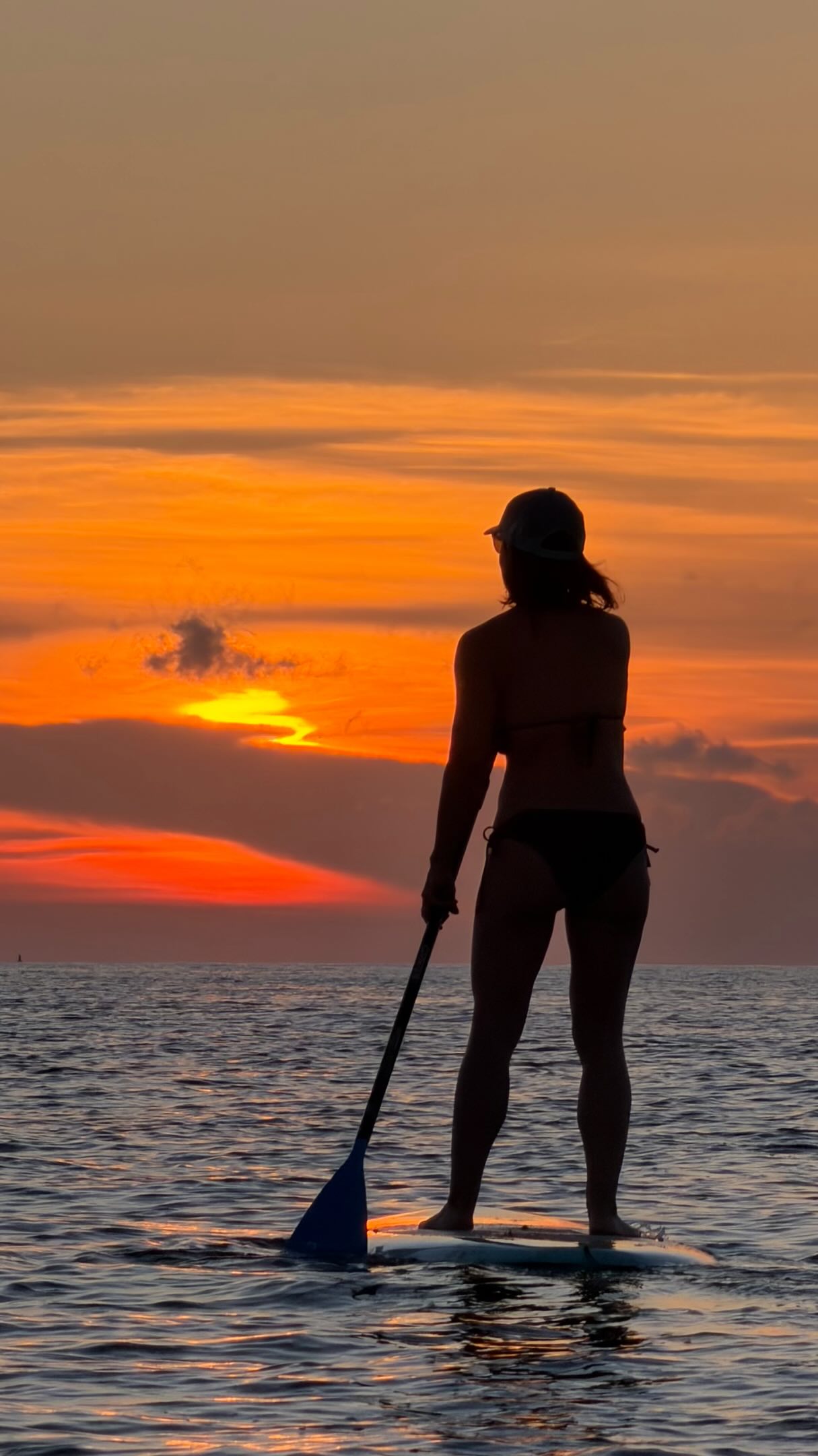 Sunrise SUP + Sound healing + cold press shot + açaí bowl = Shaka Summer Days