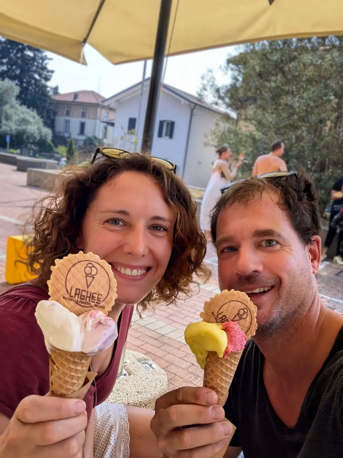 Sailing is hard work. Good thing the Yum Yum crew knows how to refuel: gelato 🍦❤️
#realhomemadeicecream #gelato #italy #lagomaggiore