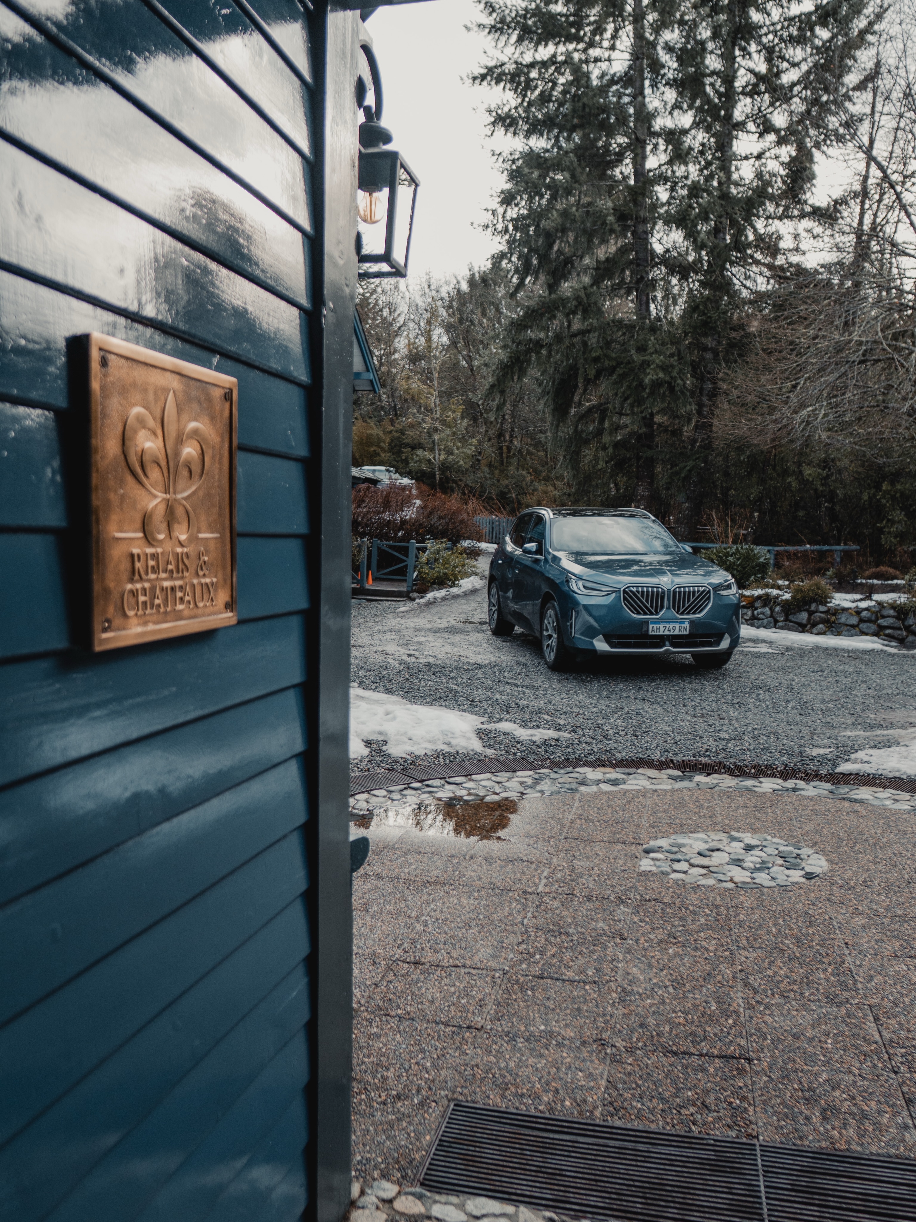 Patagonia is best experienced with a sense of freedom and the promise of a warm, welcoming place to return to at the end of the day.
This winter @bmw.argentina and @lasbalsas.patagonia come together in Villa La Angostura to create an experience that blends exploration, comfort and hospitality.
Different worlds, a shared philosophy. At BMW and Las Balsas Relais & Châteaux, excellence is found in the details.