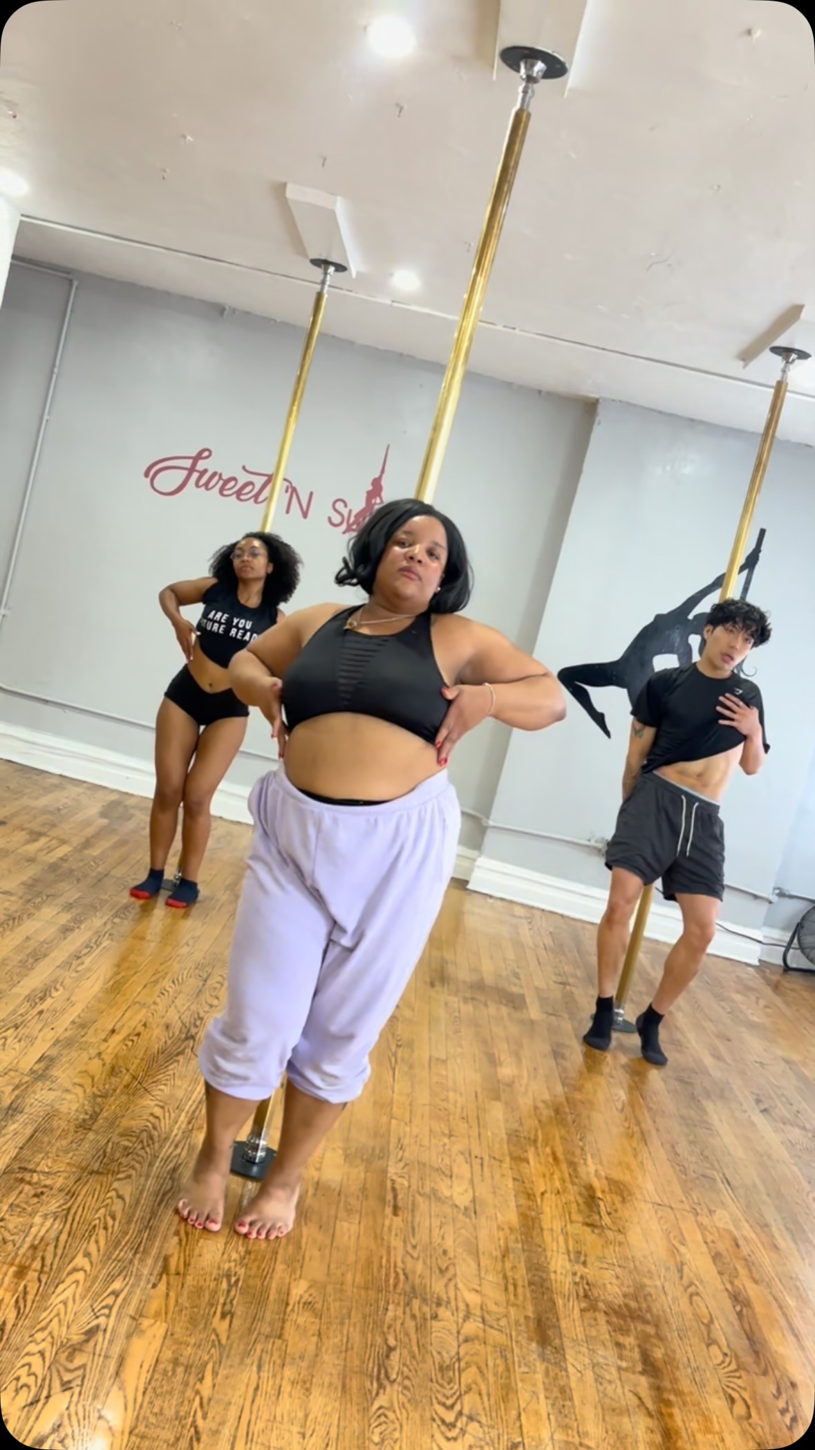 Come dance with @kurvykira here at @sweetnsultrystudio TONIGHT 💕
If you can’t make a class tonight, check out our full schedule to see when you can catch Kira next!🫶🏼