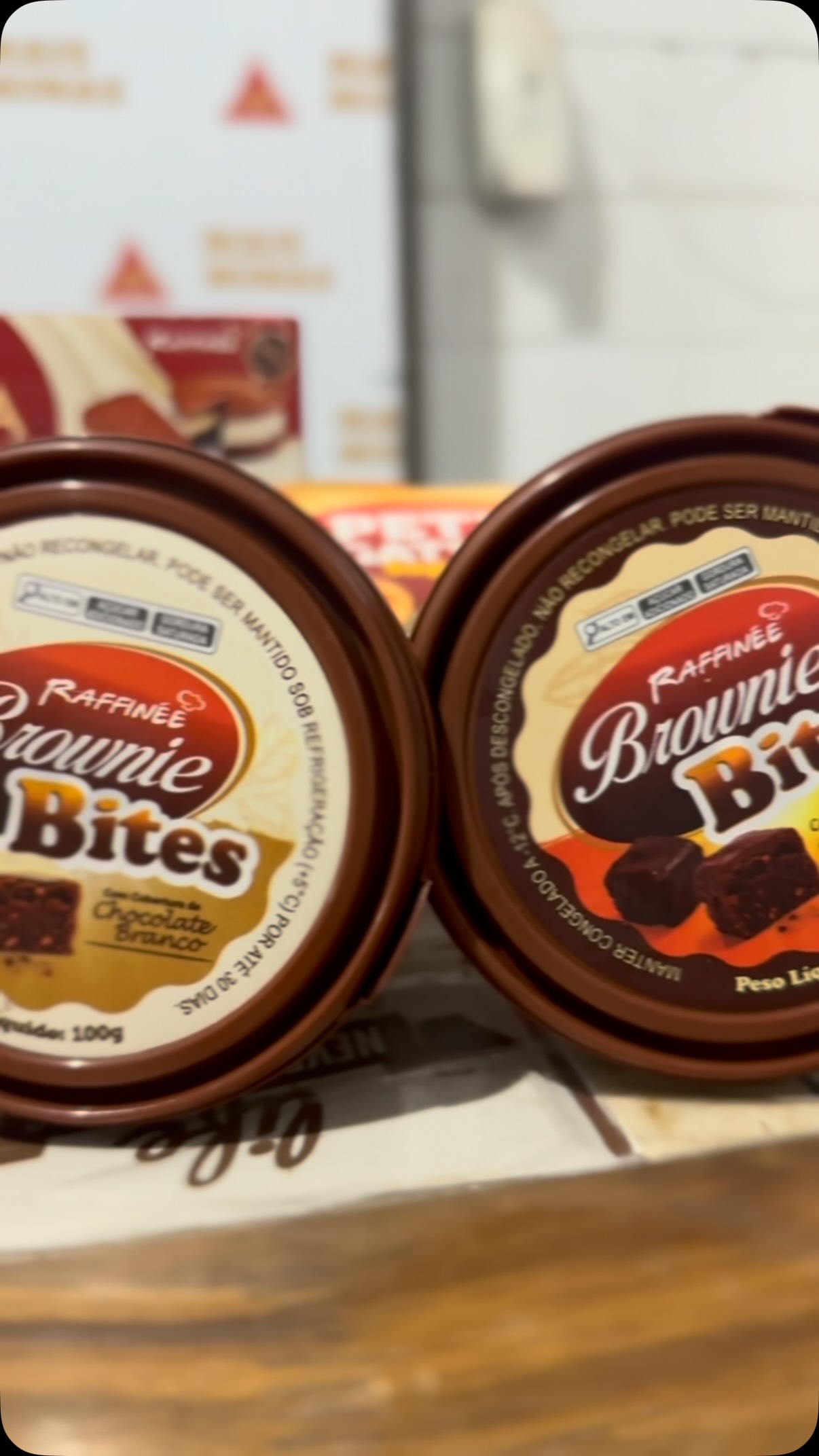 🍫 NOVIDADE NA MAIS MINAS!
Chegaram os Brownie Bites Raffinée: pequenos no tamanho, gigantes no sabor! 🤎
Perfeitos para servir como sobremesa, acompanhar um café ou trazer uma opção prática e irresistível para o seu negócio. E tem mais: a linha conta com versões de chocolate e chocolate branco. 😋
Quer essa novidade no seu estabelecimento?
📲 Fale com o time comercial da Mais Minas e faça seu pedido!
#MaisMinas #Raffinée #BrownieBites #FoodService #NovidadeMaisMinas