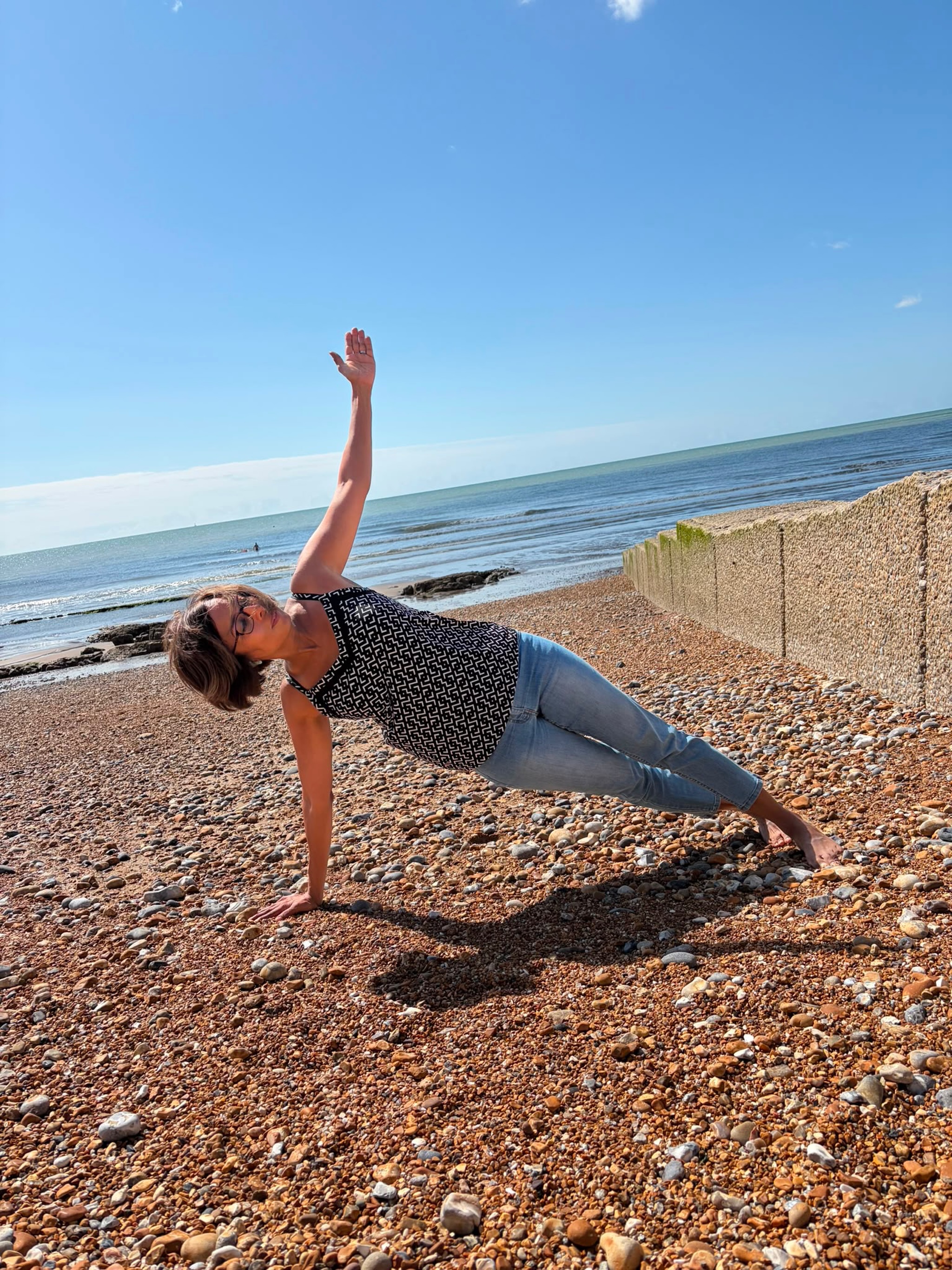 A lovely sunny side plank from Naomi in St Leonards.
We really are having the perfect summer for a UK based beach holiday.
Has anyone else been anywhere fun?
.
.
.
.
#holidayplankchallenge
#ukholiday
#plankchallenge
#ukbeaches
#pilatesonholiday
