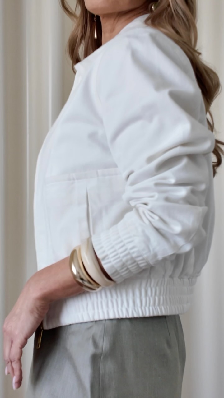 Content creation that elevates a brand, not just fills a feed ✨
Some clients just make it easy. When the styling, the space and the pieces are this good, our job is simply to capture it right. @chloemonique_atelier
Every piece of content we create is designed to reflect the quality of the brand behind it.
If your business needs content that feels this elevated and performs this well, that’s exactly what we do.
DM us to talk content strategy for your brand.
Carla, The Social Maven
#SocialMediaManager #ContentCreationStrategy #LuxuryBranding #SocialMediaStrategist #BrandContentCreator