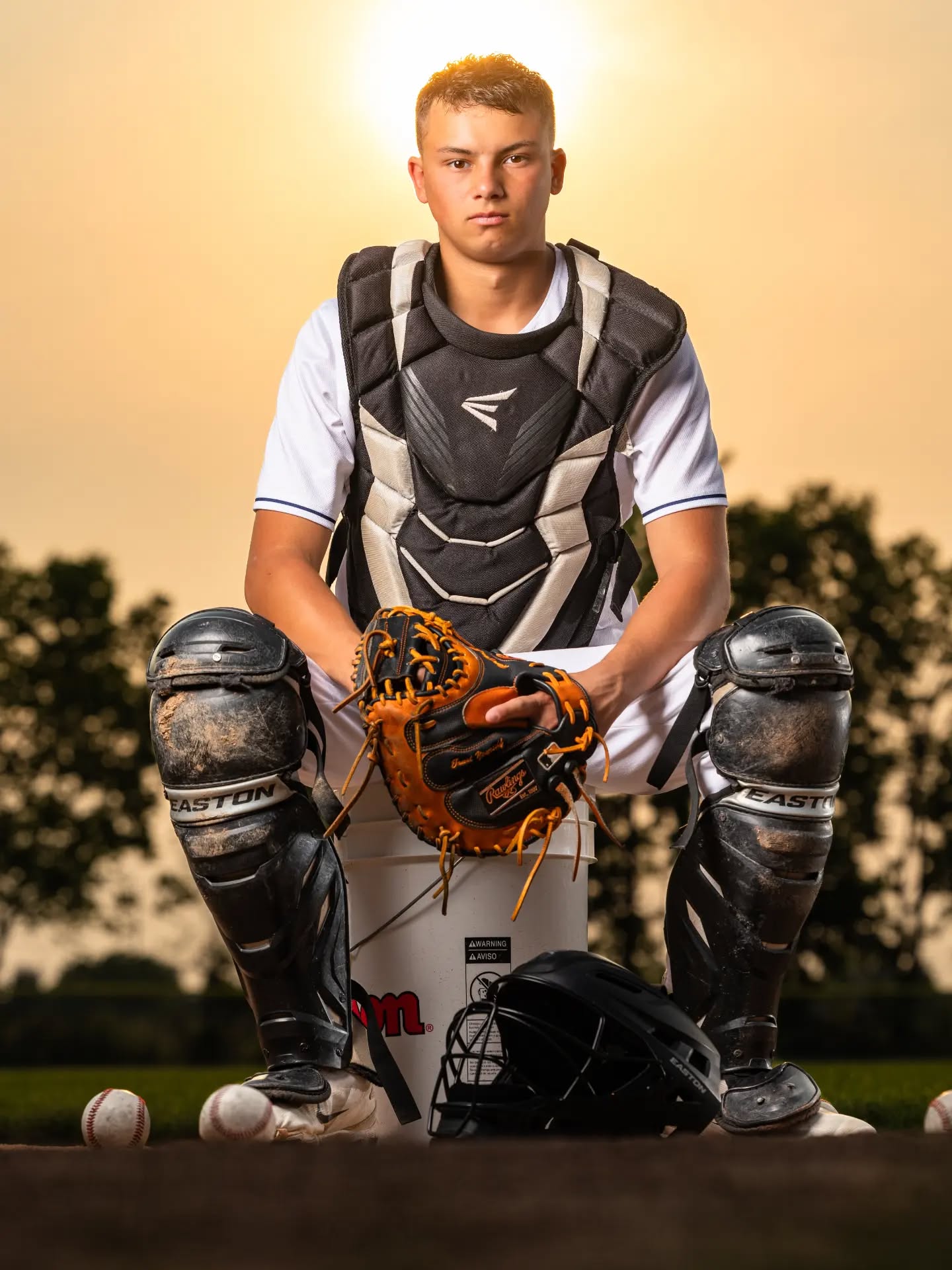 Weather was definitely suspect yesterday, but super glad we stuck it out and got in Hayden's first session on the field last night. The sunset was just about perfect and Hayden was awesome to work with! I'm pumped to help him and his family capture some memorable senior photos.
Cheers @haydencap7 here's to an amazing senior year!
#seniorbaseballpictures #seniorpictures #senioryear #baseballportraits #seniorseason
@seniorsznmagazine
