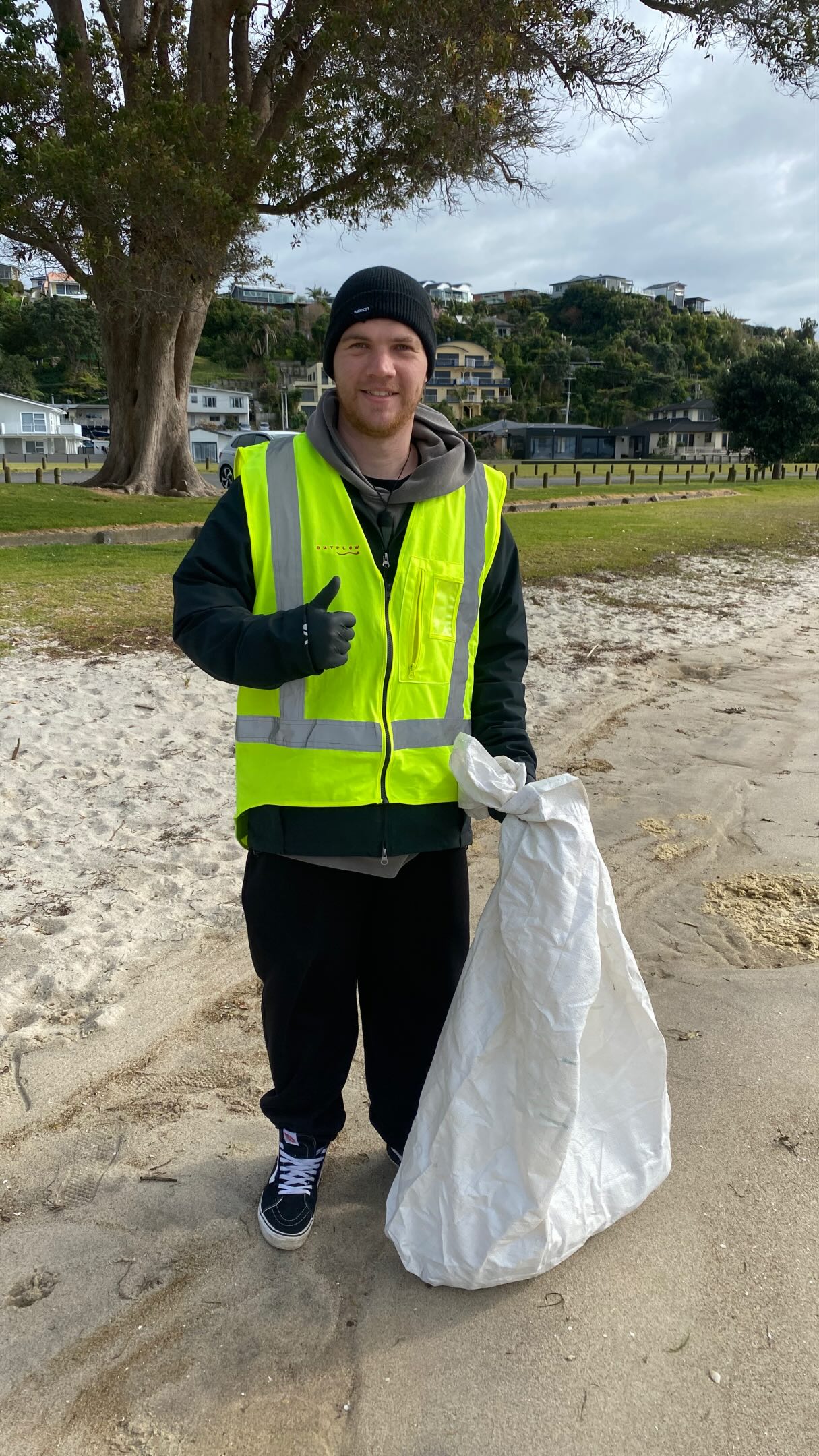 Week 3 of our Head Start Work Experience Programme took us out to Ōmokoroa for a coastal clean-up.
Our crew braved the cold, tackled uneven terrain and kept going when the wind picked up. Together, they removed approximately 80L of rubbish that had become tangled in branches, wedged between rocks and scattered around the beach and wharf.
Despite the chilly conditions, there were plenty of smiles and a real sense of achievement at the end of the day!
So proud of the team for sticking it out and having a laugh while the mahi got done!
