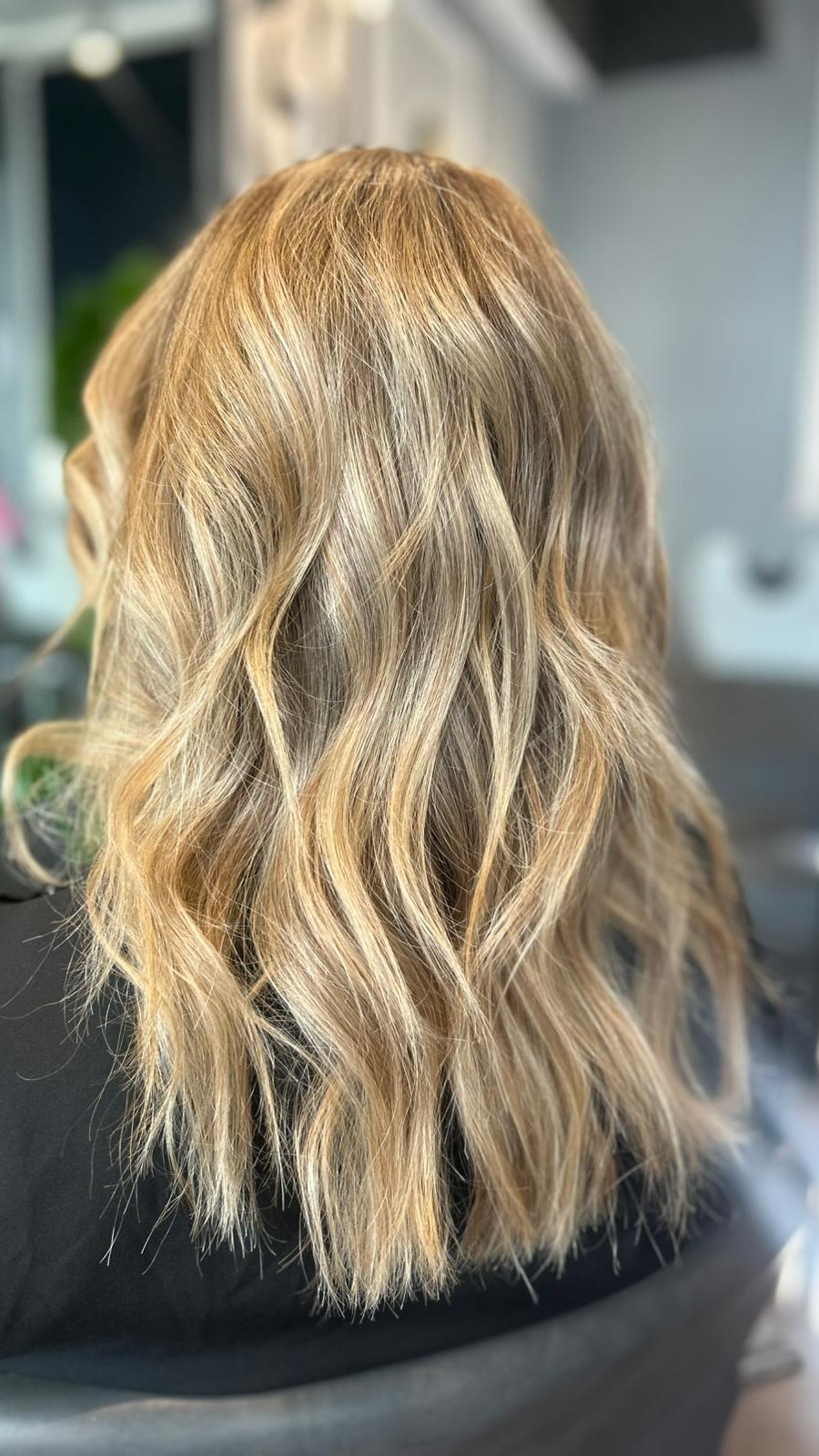 A little look at the transformations ✨
Different hair, different vibes 🌗
Same love for creating beautiful results 🤍
@revlonprofessional
@olaplex
Your dream hair starts here! 💇🏻♀️