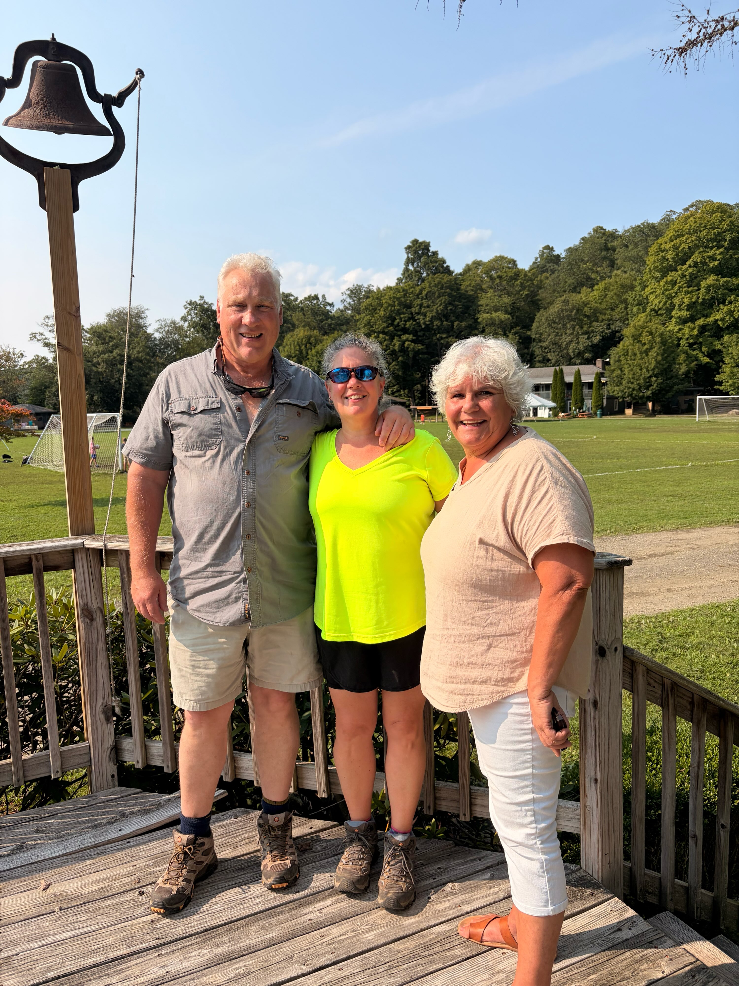 Special visits, special memories, and a whole lot of Camp Hazen history! 💙 Ean & Jenni Cuthbert returned to camp for a visit. Ean was Camp Director in 1998 & 1999 and hired Kath Davies as a Land Sports Counselor in the summer of ’99 — and today, Kath is Camp Hazen’s Camp Director. It was so wonderful to have them back at camp and share in this special full-circle moment! 🏕️✨