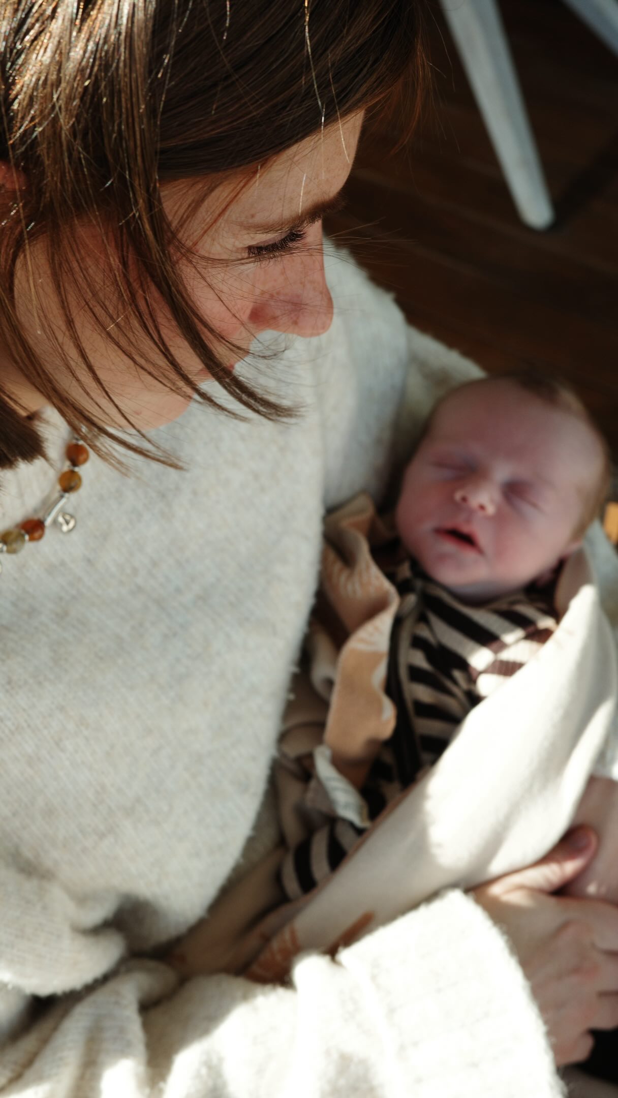 There’s a kind of high that can’t be chased, bought or recreated. 🤍
The warmth of your baby against your chest.
That first cuddle.
The oxytocin. The relief. The overwhelming love.
The moment you realise… you did it.
Birth is so much more than the moment your baby arrives — it’s the beginning of a whole new chapter. ✨
#newborn #newborncuddles