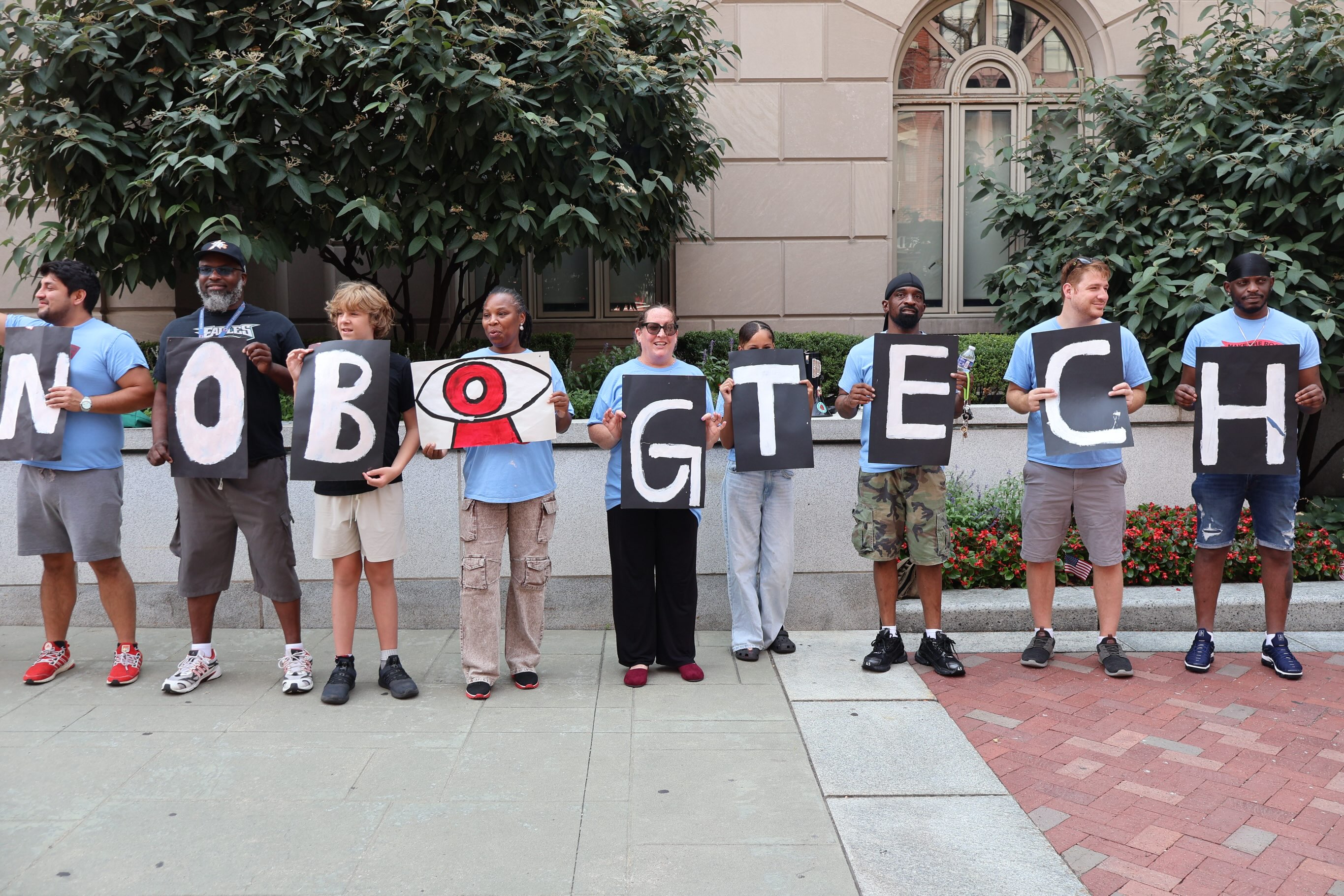 (español abajo) Big Tech billionaires are causing harm to working families. Today, we rallied outside of @senfettermanpa ‘s office to demand he dump Big Tech and stand with the working people of Pennsylvania!
ESPAÑOL:
Los multimillonarios de las grandes tecnológicas están perjudicando a las familias trabajadoras. ¡Hoy nos manifestamos frente a la oficina del @senfettermanpa para exigirle que rompa sus vínculos con las grandes tecnológicas y se ponga del lado de los trabajadores de Pensilvania!