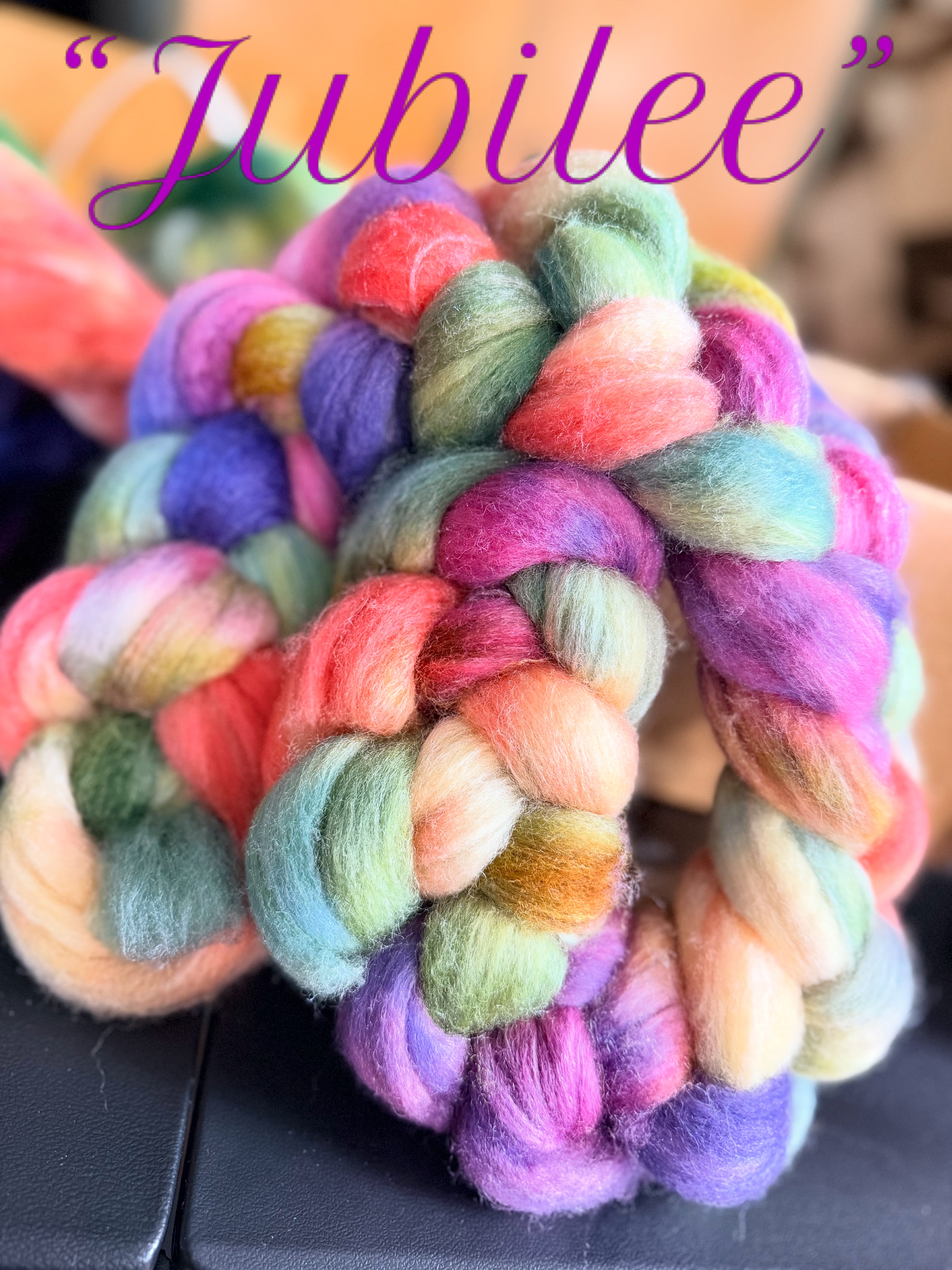 “Jubilee” on my BFL/Silk! 💕So good…. Like the remnants of summer… right before fall! Right before sweater weather 🥰
I will have this at Stitchburgh, be sure to snag one while you can!
#fiber #fiberfestival #spinning #handspun #handspunyarn