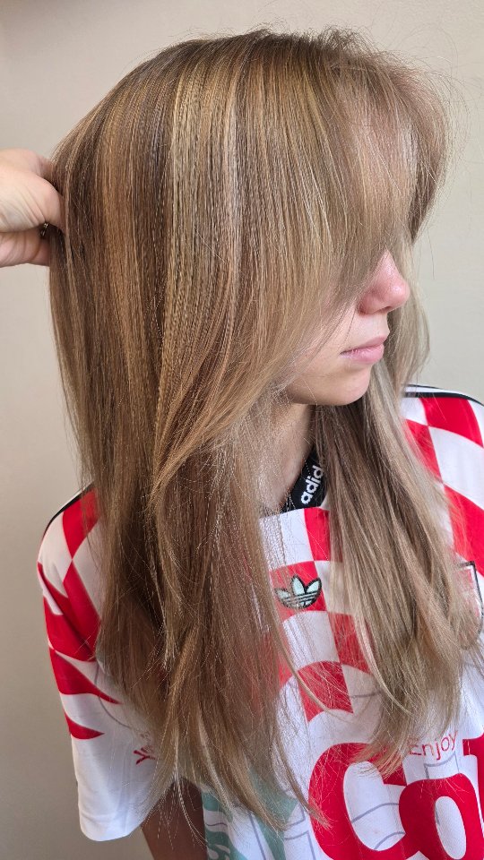 Sometimes switching up colors can be easy!
Since the pink was light enough underneath the pigment, I felt the Mint green color would be just enough to cancel out the brighter pink bits left in the hair.
3 different toners later and voila!
.
.
.
#clthairstylist #monroehairstylist #indiantrailhairstylist #monroehairsalon #indiantrailsalon