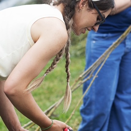 The next "The Paths We Weave" willow weaving workshop is Thursday, 8/13, 6-7pm at the Thornden Park water tower. Offered by artist Sydney Schultz @sydney_mccall , the workshop will cover layering techniques, pattern and density, and aesthetic decisions within structure.
The workshops are free and open to all ages!
(Image credits: Jessica Montgomery)
