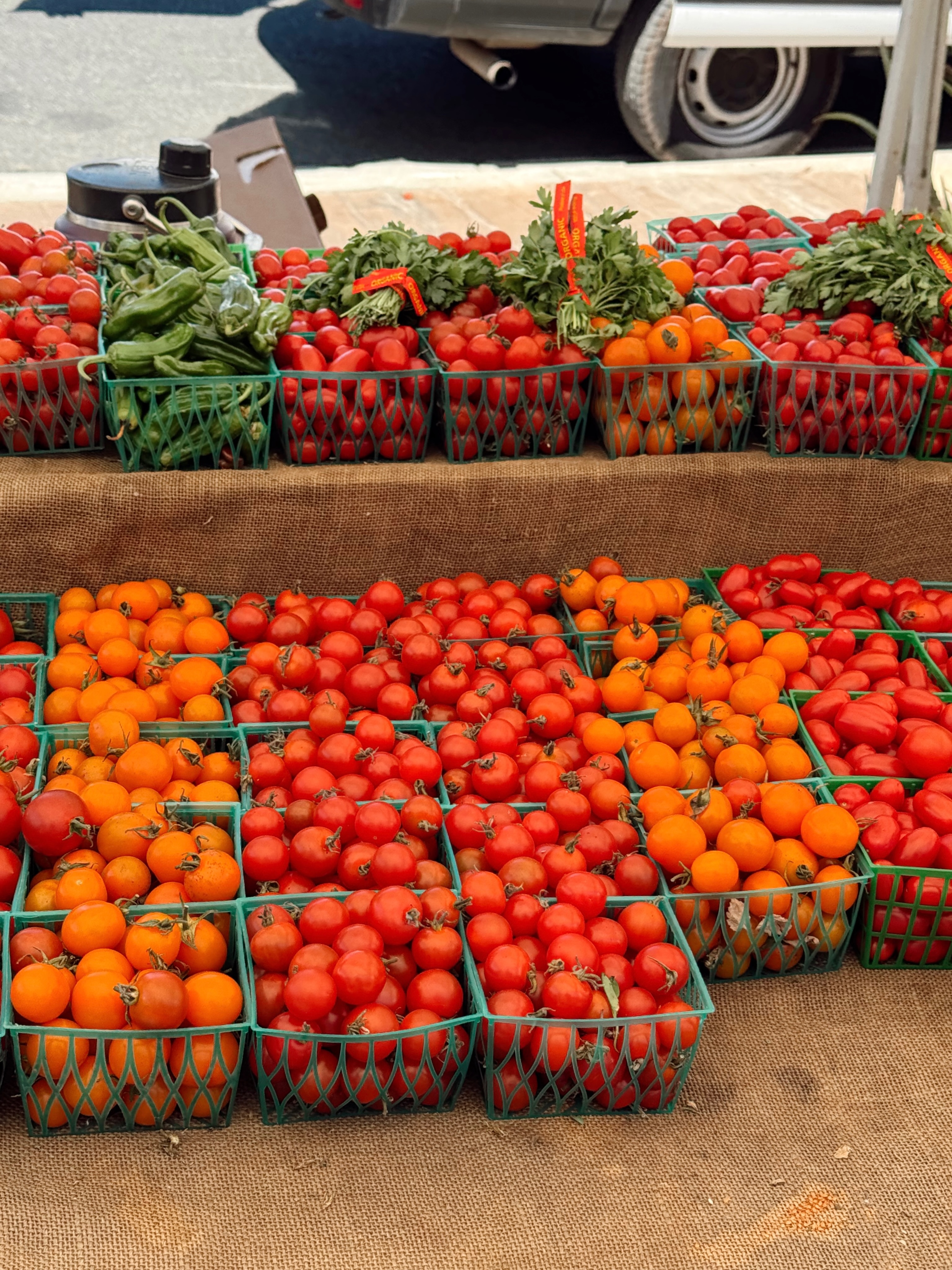 Fresh, seasonal, and full of flavor 🌽🍅🥬 Join us Tuesday, August 18 at 11 AM and learn how to make the most of peak-season produce with delicious dishes that let fresh ingredients shine. Perfect for anyone looking to bring a little more seasonal inspiration into their kitchen! 👩🍳✨
#losangelescookingschool #cookingclass #seasonalcooking #losangeles #cookingschool