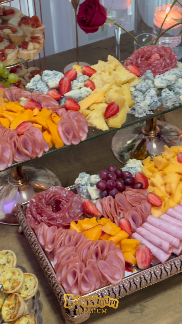 ✨O MENU PREMIERE é o buffet à altura dos seus sonhos! ✨
No Brinkaboom temos diferentes opções de cardápios para tornar sua celebração ainda mais especial. 💍🎉
E para quem busca uma experiência sofisticada, o Menu Master é uma excelente escolha: com ilhas de frios sofisticadas, variedade de carnes no jantar e opções deliciosas para surpreender seus convidados. 🥩🧀✨
Seu grande dia merece sabores inesquecíveis! ❤️
📲 Entre em contato e conheça nossos cardápios e opções para o seu evento.
#Brinkaboom #15Anos #Buffet #Eventos