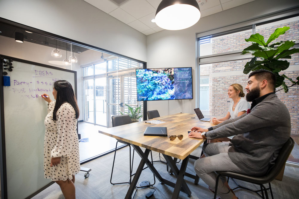 ✨ Big ideas deserve the perfect room.
Meet, collaborate, and innovate in the Innovation Room at FUSE Workspace Houston City Centre. From brainstorming sessions to client presentations, this modern conference room provides everything you need for productive meetings in a professional setting.
📅 Reserve your space today and bring your vision to life. #FUSEWorkspace #HoustonCityCentre #ConferenceRoom #CoworkingHouston