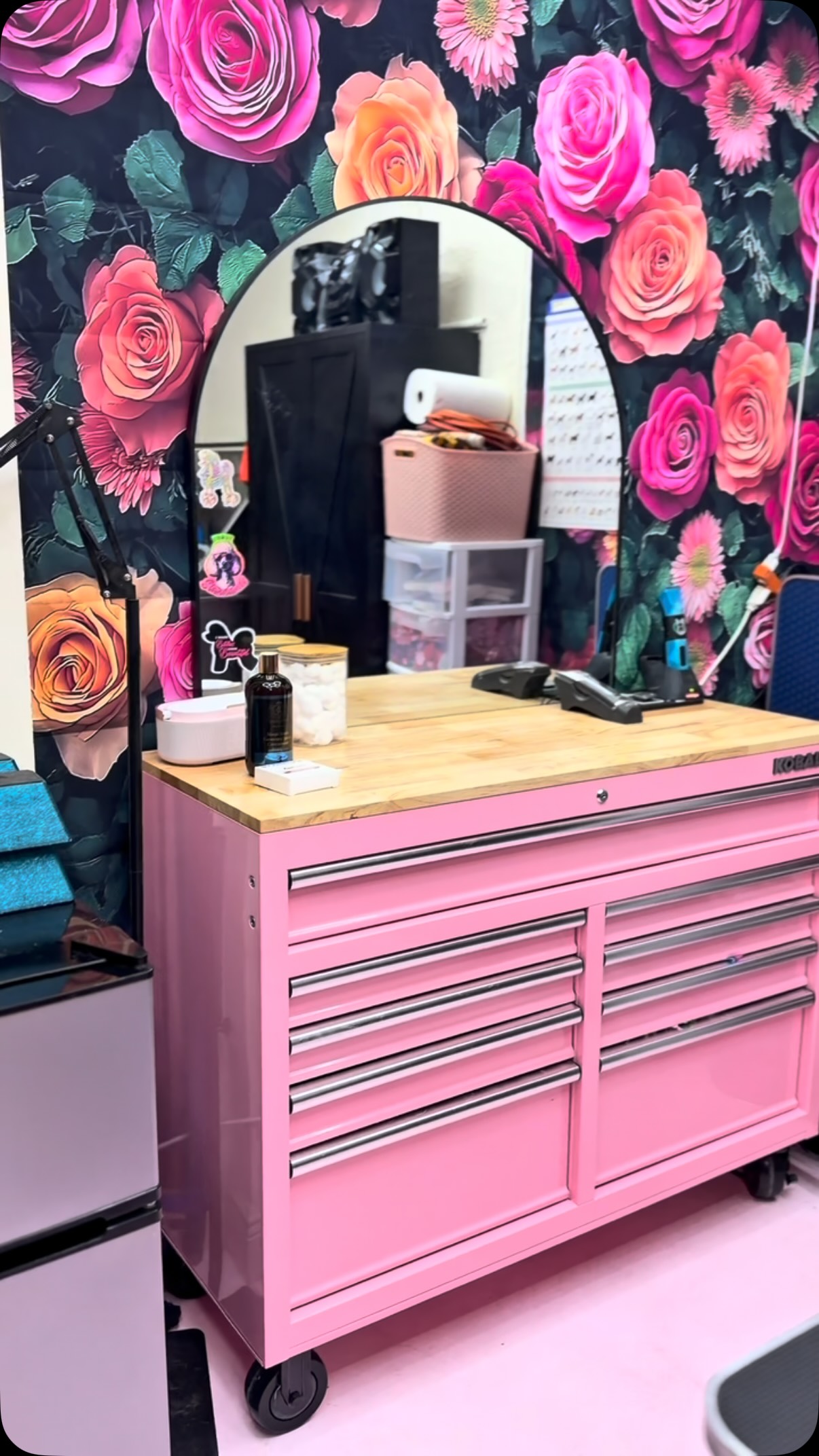 Our little salon space came together so cute, and we can’t wait to make even more happy, freshly groomed pups in here ✨🐾🩷
And we’re just as excited to have our boarding space all finished too! A cozy little setup for our Happy Dog pups to relax, play, and feel at home while they stay with us 🐶
#YourHomeGroomer #HappyDogBoarding #MobileDogGrooming #DogBoarding #freshlygroomed