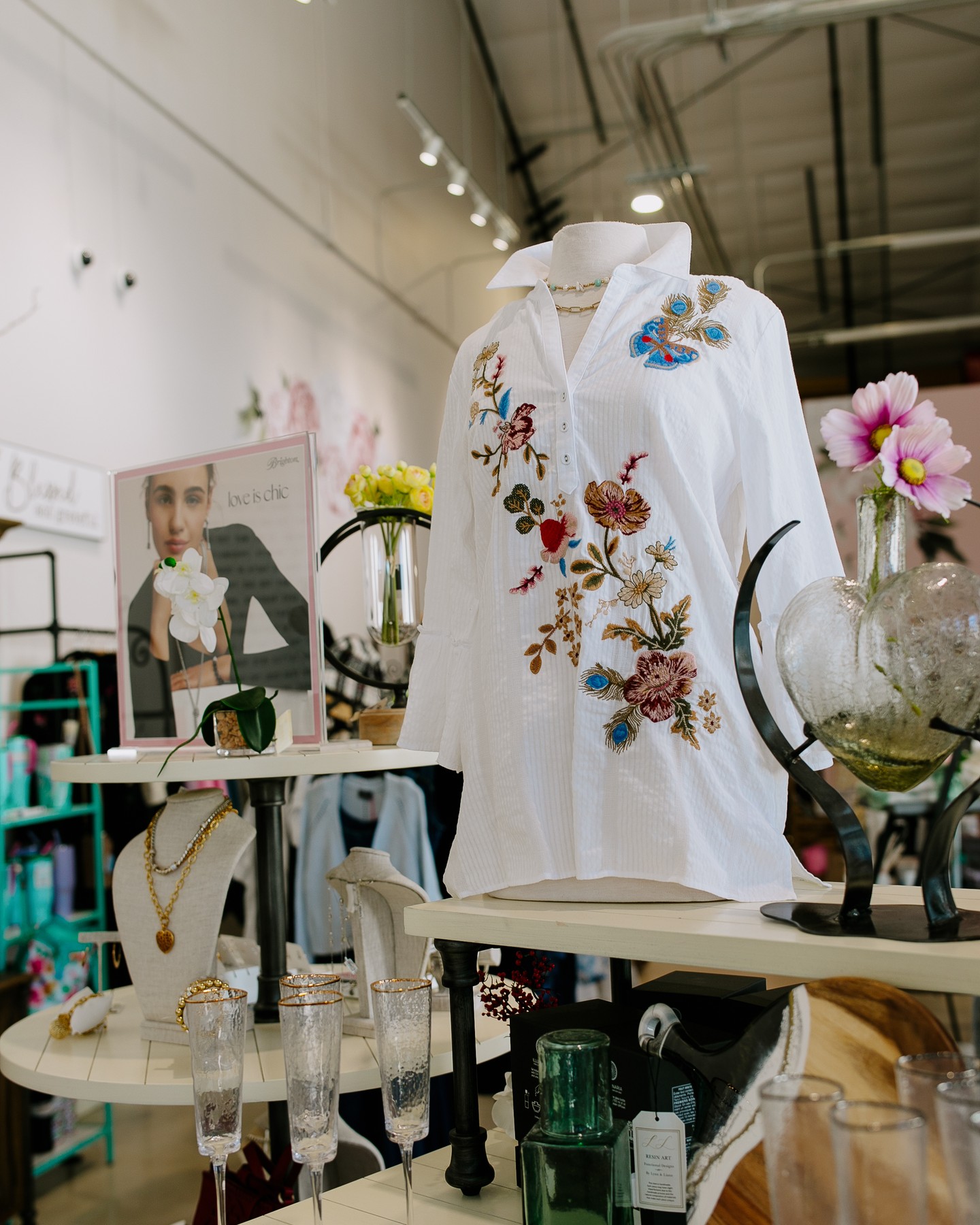 Head to Chez Vous Boutique at The Village at Rancharrah for fun fashion and home decor finds ✨🛍️ #RenoShopping #RenoTahoe #Boutique #TheVillageAtRancharrah