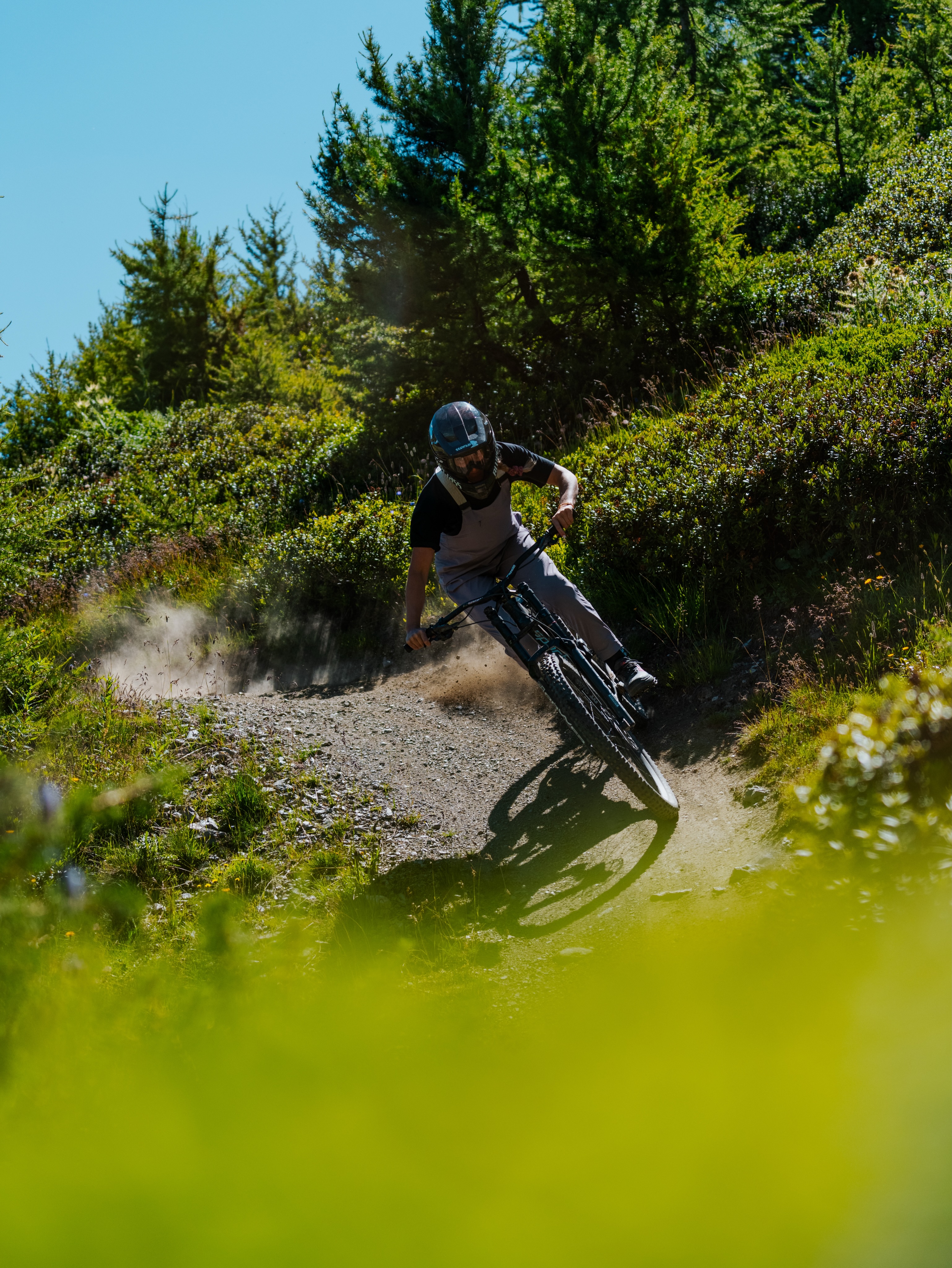 🚵 À la recherche de votre nouveau DH ou Enduro à prix réduit ?
Bonne nouvelle : nos vélos de la saison sont à vendre ! 🔥
Des vélos entretenus tout au long de l’été par nos équipes, disponibles à des tarifs avantageux pour préparer vos prochaines sessions.
👉 DH, Enduro, VTTAE, Kids… découvrez les modèles disponibles et réservez le vôtre avant la fin de saison.
📲 Rendez-vous sur notre site internet ou directement dans nos boutiques Sportrent à Serre Chevalier !