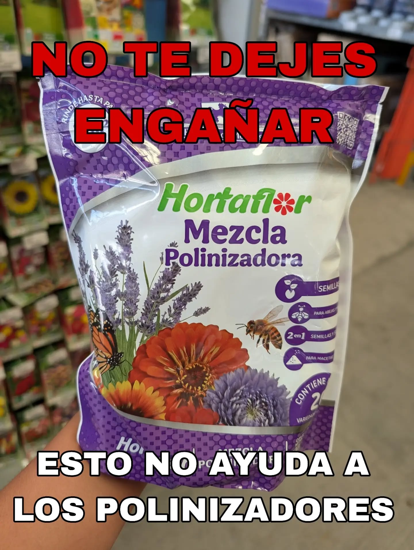 Hoy me tope con esta supuesta "Mezcla para polinizadores" en un supermercado, a primera vista pareciera algo positivo.
Que padre que las empresas se preocupen por los polinizadores ¿No? Y seguramente muchas personas lo van a comprar con buenas intenciones confiando en que quienes hicieron el producto les interesa de verdad el bienestar de los polinizadores.
Desgraciadamente no es así, la triste realidad se ve al reverso del empaque.... De todas las especies de flores que vienen en la bolsa solo la zinnia elegans es nativa y apta para sembrar en México. De ahí tenemos especies como la lavanda que poco ayudan a los polinizadores nativos.
❗❗NO SE PUEDE HACER UNA MEZCLA DE SEMILLAS PARA POLINIZADORES UNIVERSAL❗❗
Lo que se siembra en cada jardín polinizador depende de la región, el clima, la altura etc... Los polinizadores nativos se benefician de plantas NATIVAS, no solo de flores que se vean "bonitas". Incluso dentro del mismo estado no es lo mismo lo que se va sembrar en un lugar como San Cristóbal o Tapachula.
Aqui les va una verdadera mezcla de flores para polinizadores para la región costa Soconusco:
-Zinnia elegans (Margarita)
-Cosmos sulphureus (Cosmos naranja)
-Cosmos caudatus ( Cosmos morado)
-Bidens alba (Aceitilla)
#polinizadores #educacionambiental #biodiversidad #TapachulaChiapas