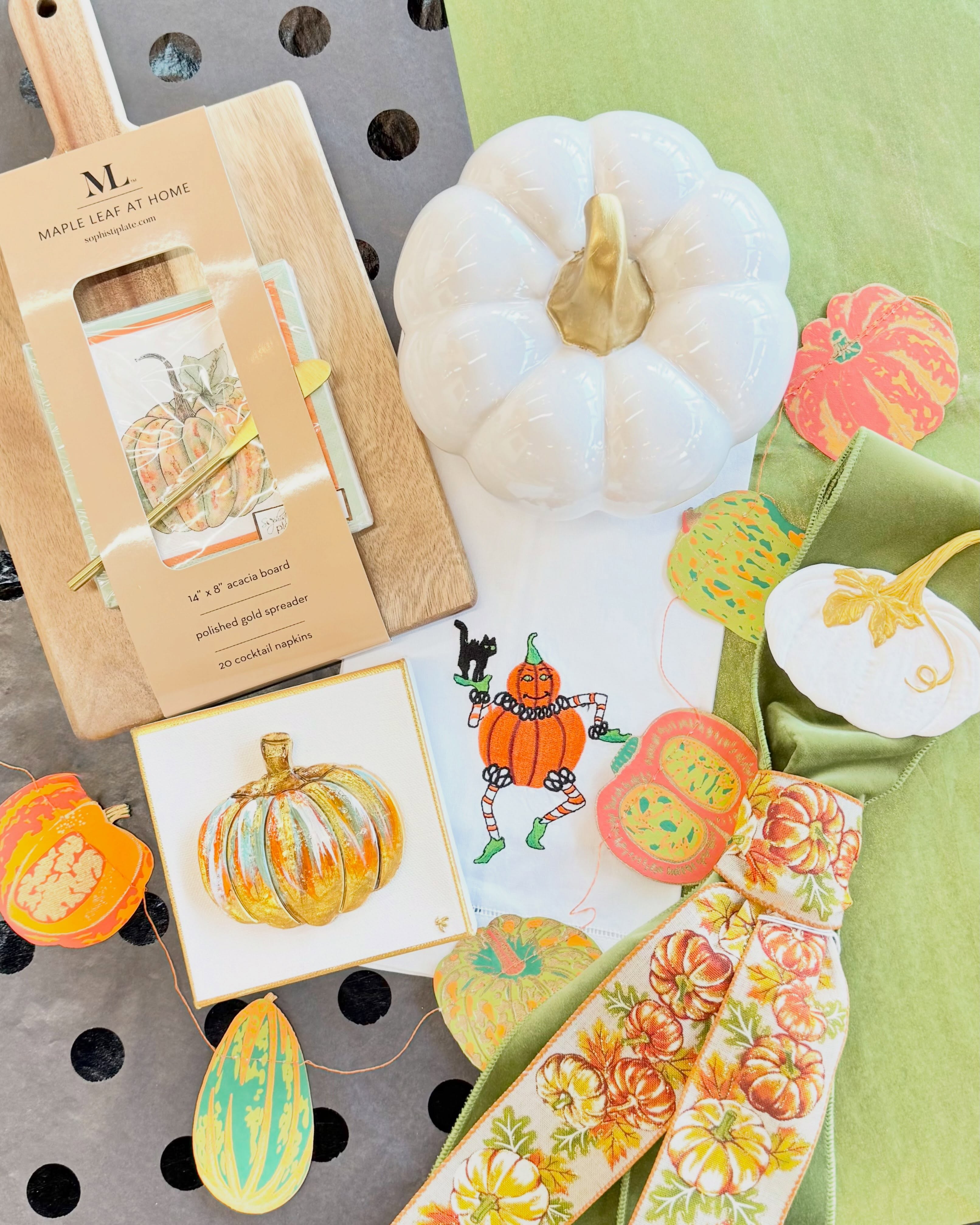 Pumpkins are beginning to pop up at The Foyer 🎃🍂
#gifts #homegoods #supportlocal #batonrouge #originalart
