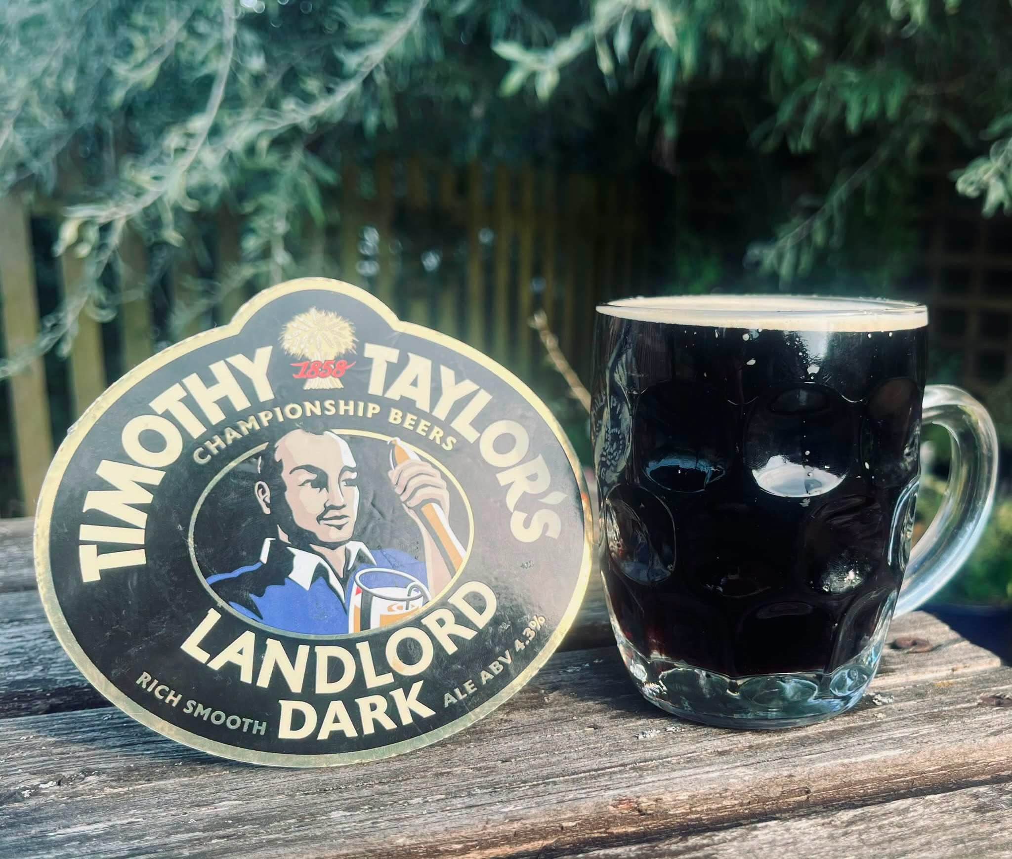 The very special Timothy Taylor’s Landlord Dark is fresh on the Bar! 🍻
#timothytaylor