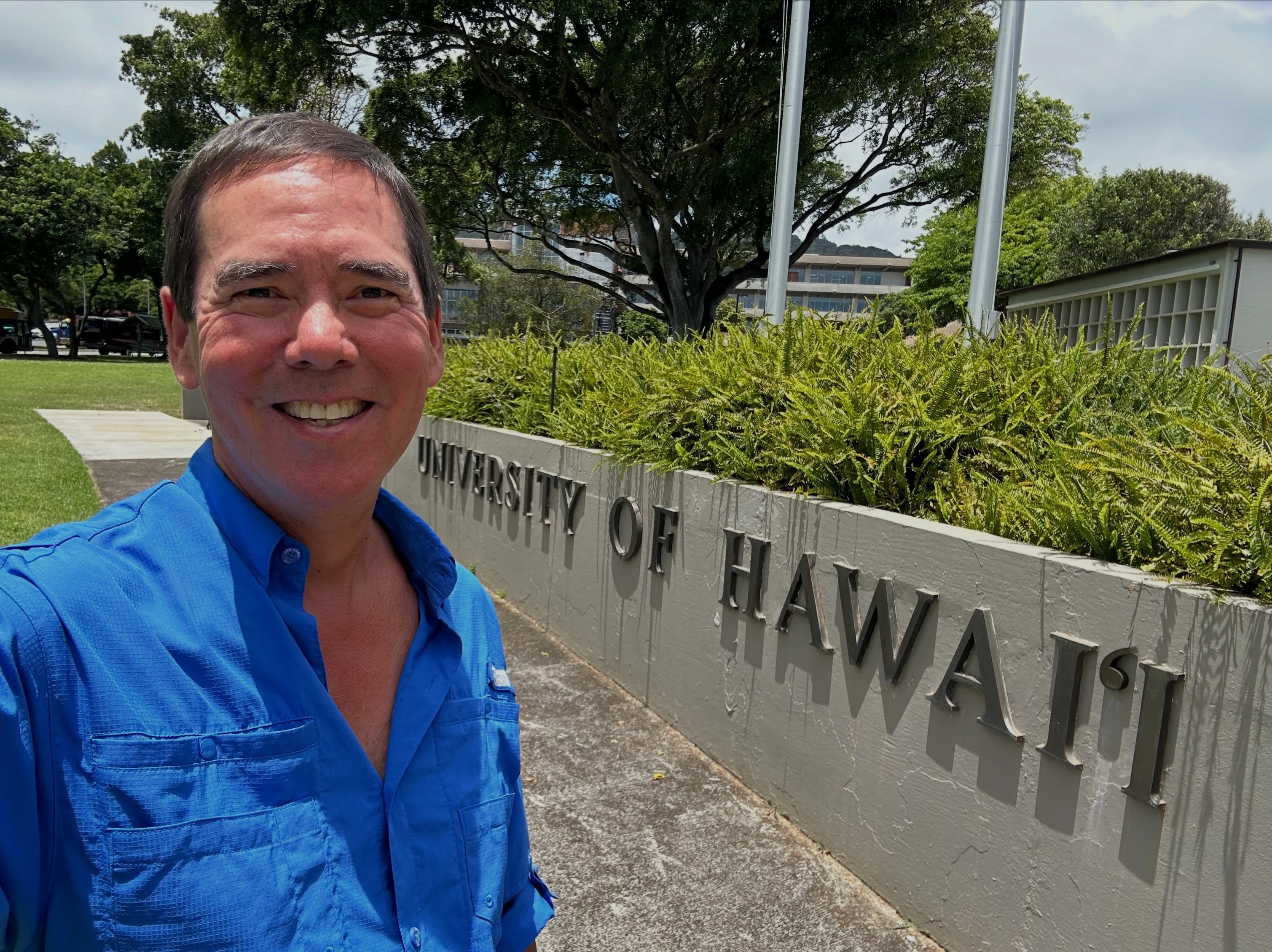 Such a great visit to my #alma-mater at @universityofhawaii. Really enjoyed seeing my former lab mates and advisor. So cool to get a photo of Kim Holland with 3 of his former #phd students @himb_soest. Also got to see my former #undergraduate #student David Kahue. Really looking forward to visiting again soon. #hammerhead
