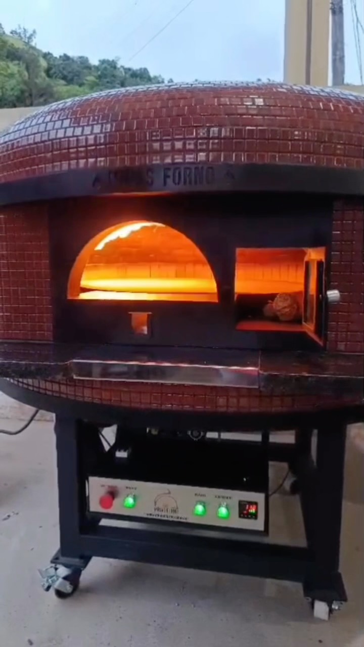 🔥 Potência, precisão e o calor que faz a diferença!
Neste forno, a tradição da câmara de lenha se une à eficiência do queimador a gás, proporcionando controle e praticidade sem abrir mão da alta performance.
Olha essa chama em ação! 🔥
Minas Forno — tecnologia e tradição para quem leva o forno a sério.