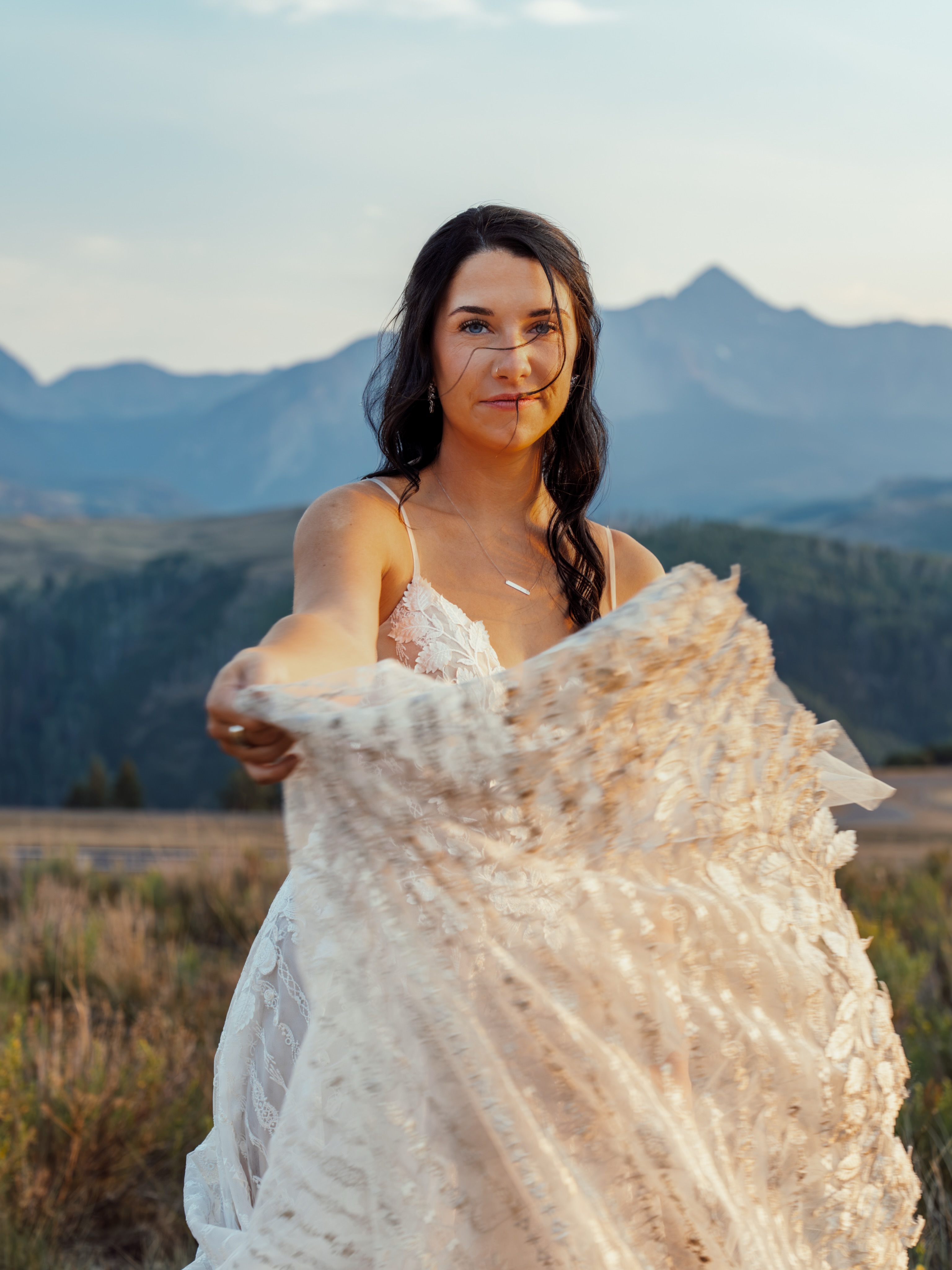 ✨The Bride & The Mountains✨
💍 A single photo for this sneak peek of Lexi and Cody’s August elopement. This dress was absolutely perfection against the gorgeous mountain backdrop.
✨While there are ways to make a photo perfect, sometimes the little imperfections are what makes the photo beautiful. I’ve always been a huge fan of hair strands blowing in the wind. To me it helps tell a story, a feeling of that moment. To me they are truly beautiful.