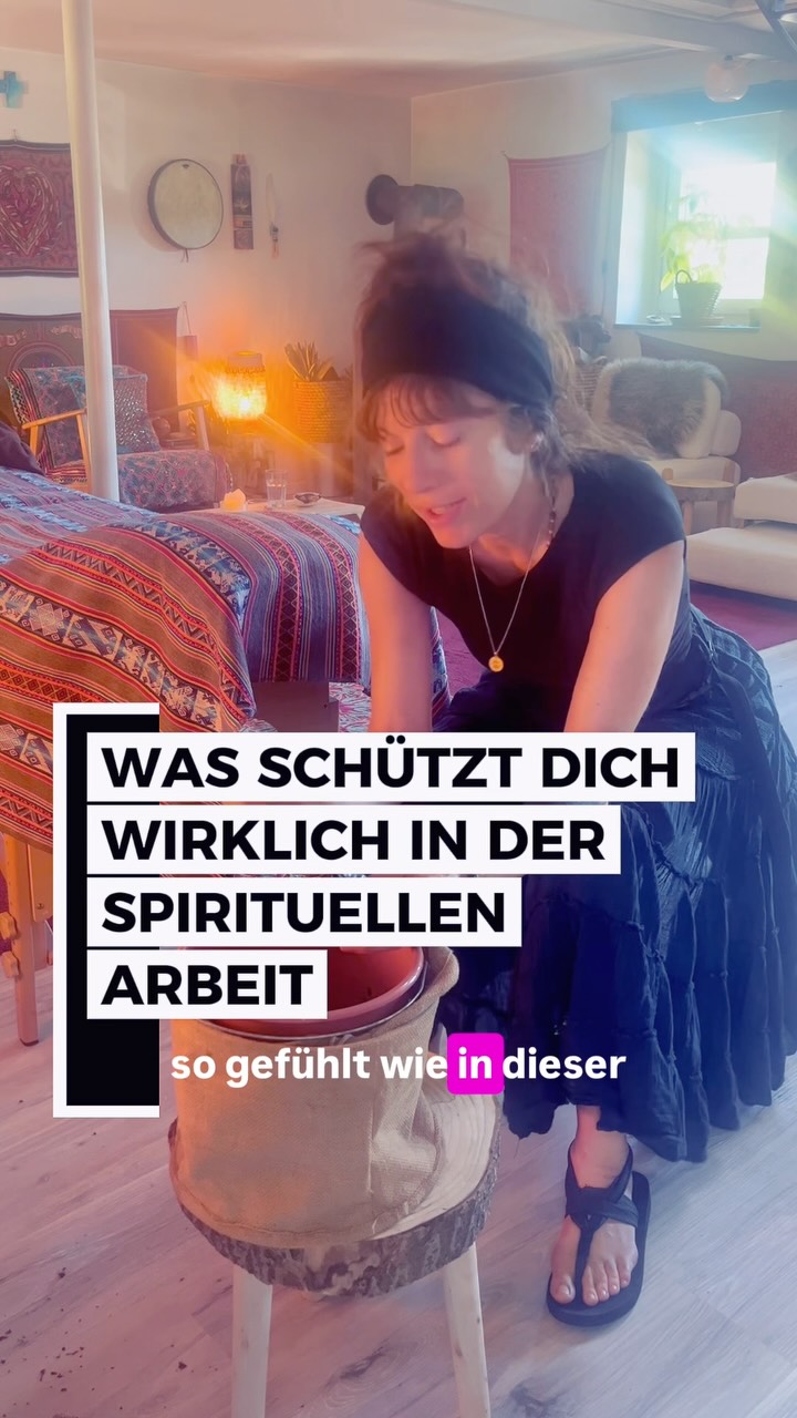 Was schützt dich wirklich in der spirituellen Arbeit?
Ich habe auf meinem eigenen Weg vieles ausprobiert, gelernt und auch Erfahrungen gemacht, die ich heute anders einordne.
Genau deshalb teile ich meine Erfahrungen so offen.
Damit du nicht jeden Irrweg selbst gehen und nicht jede Erfahrung selbst machen musst.
Lass dich nicht mit Einweihungen oder Selbstoptimierung in die Irre leiten, denn es gibt nur einen wahren Schutz.
Wenn du dich mit diesen Fragen nach Schutz in diesem spirituellen Dschungel tiefer beschäftigen möchtest, habe ich einen kostenlosen Guide für dich:
🌿 „7 spirituelle Irrwege, die dich von Gott entfernen können“
Schreib „KLARHEIT“ unter den Post und ich sende dir den Guide direkt zu.
munay sonqo
Nika
#schutz #spirituell #klarheit