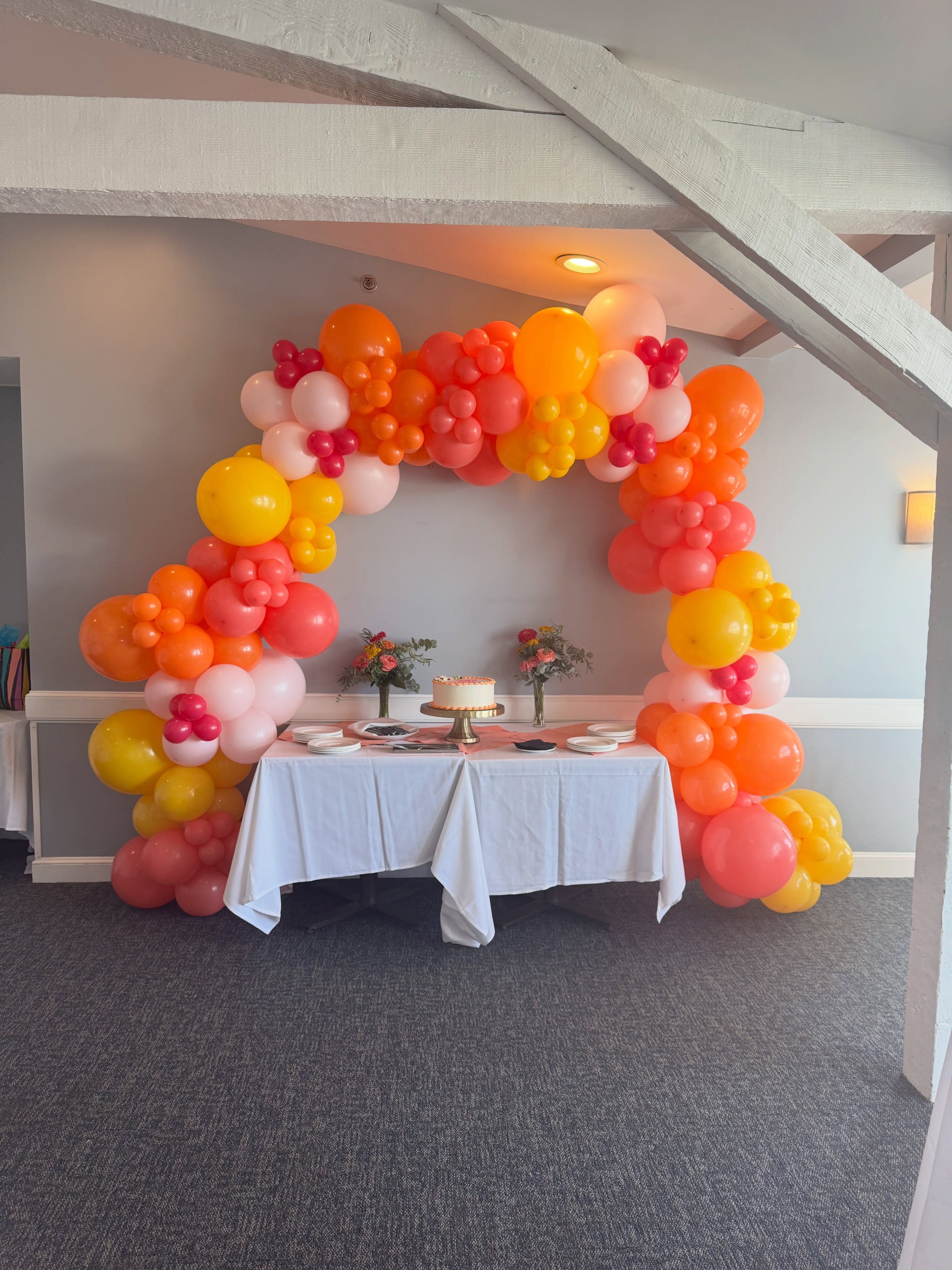 Celebrating 70 in style with a stunning balloon garland!!
#balloongarland #balloonbouquet #birthday