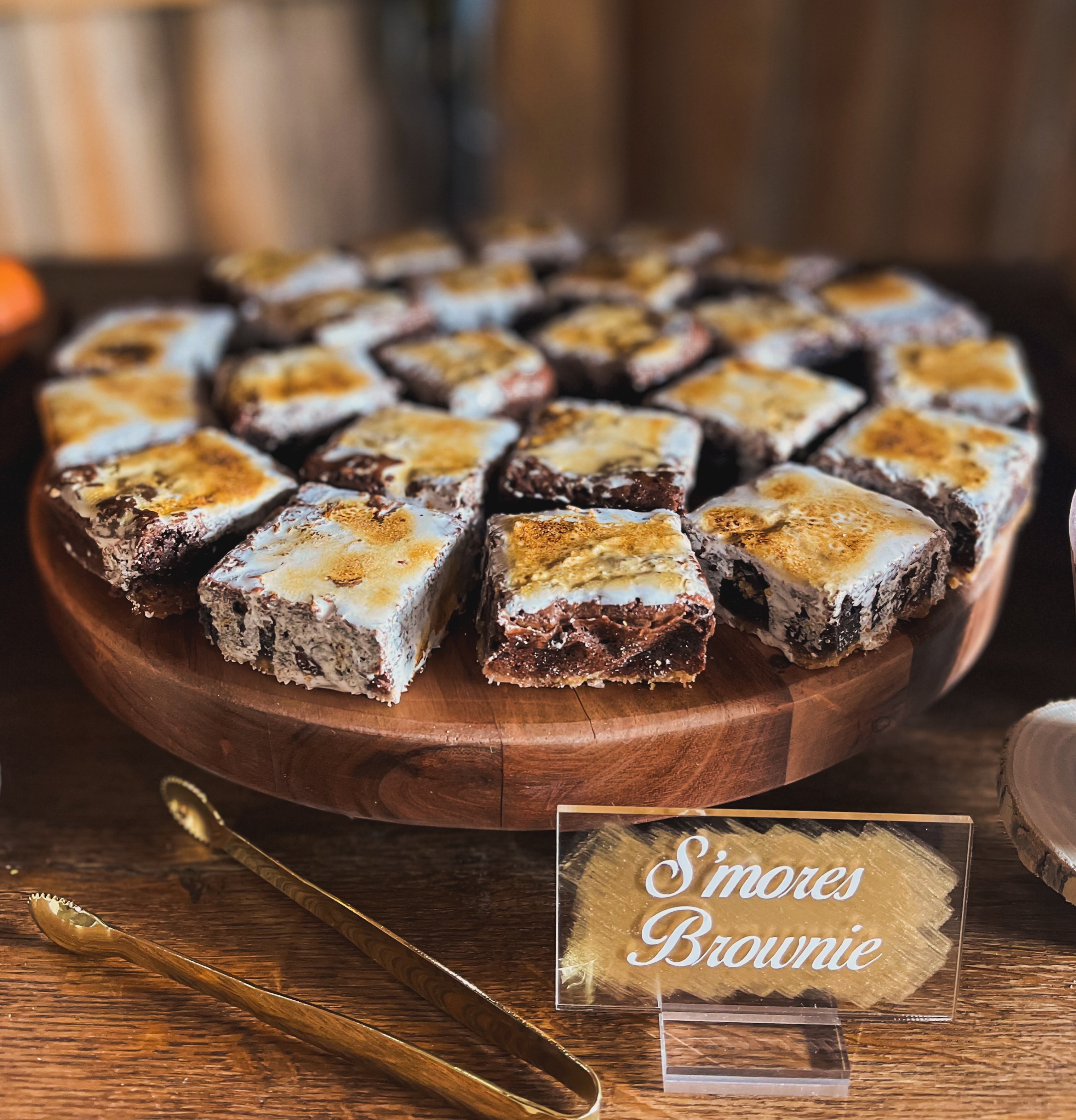 casually making our way toward fall wedding season.
s’mores brownies will obviously be coming with us.
venue: @thelittleredbarnofnunica