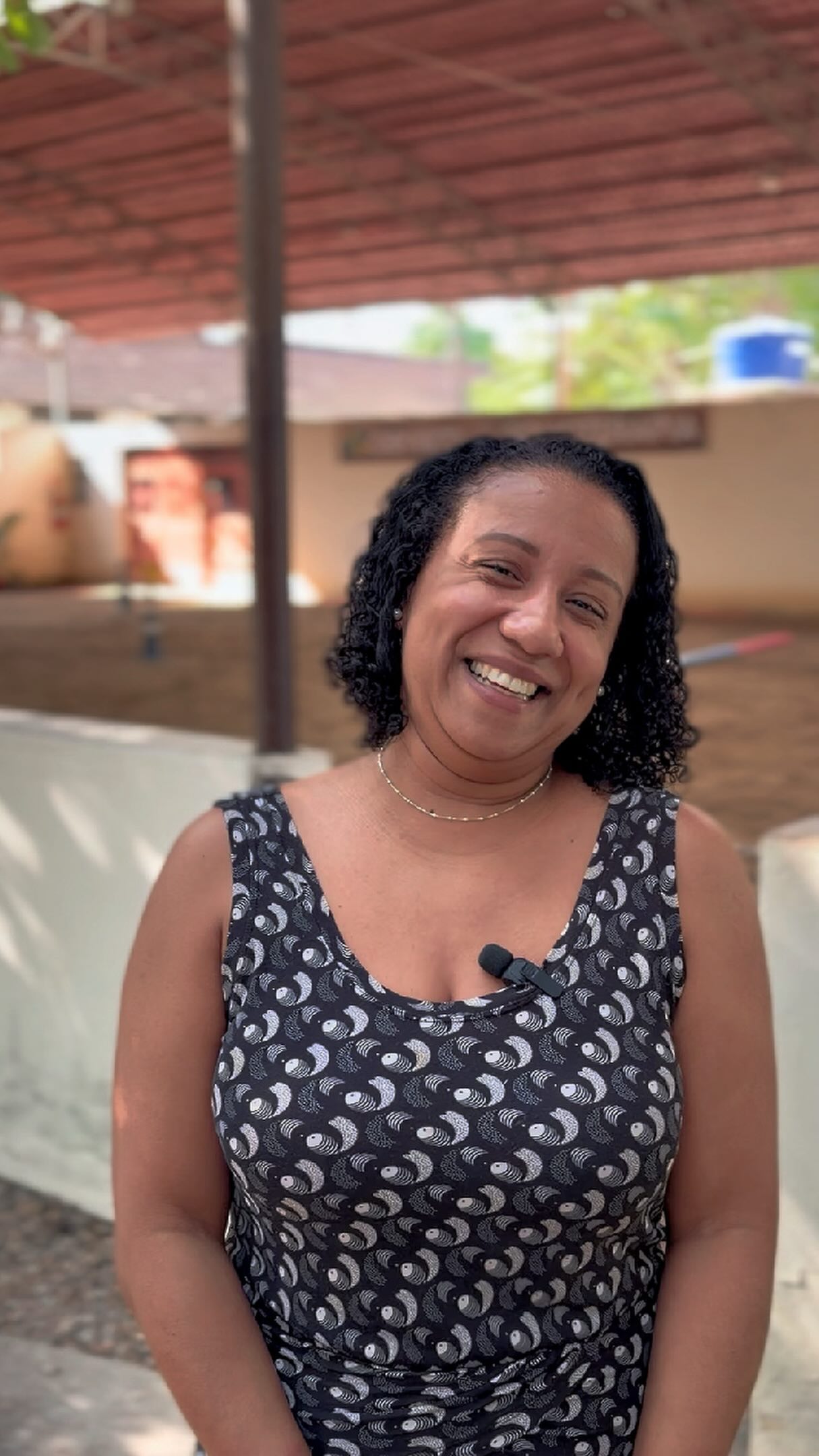Quando existe cuidado, conhecimento e vínculo, cada conquista ganha um significado ainda mais especial. 🤎
Hoje, compartilhamos o depoimento da Luiza, mãe da pequena Helena, que fala com carinho sobre a experiência da filha na Equoterapia do CERVIM e sobre o acompanhamento realizado pela nossa equoterapeuta Jessica.
Relatos como esse traduzem aquilo em que acreditamos há mais de 20 anos: um trabalho terapêutico individualizado, construído com responsabilidade, sensibilidade e profissionais verdadeiramente comprometidos com cada paciente e sua família.
Luiza, obrigada pela confiança em nosso trabalho e por nos permitir fazer parte da trajetória da Helena. 🤎
Jessica, nosso carinho e reconhecimento pelo profissionalismo, pela dedicação e pelo cuidado que você coloca em cada atendimento. ✨
CERVIM | 20 anos superando limites, construindo possibilidades e cuidando de histórias. 🍀
#equoterapia #cervim20anos #desenvolvimentoinfantil #fisioterapia #cervim
