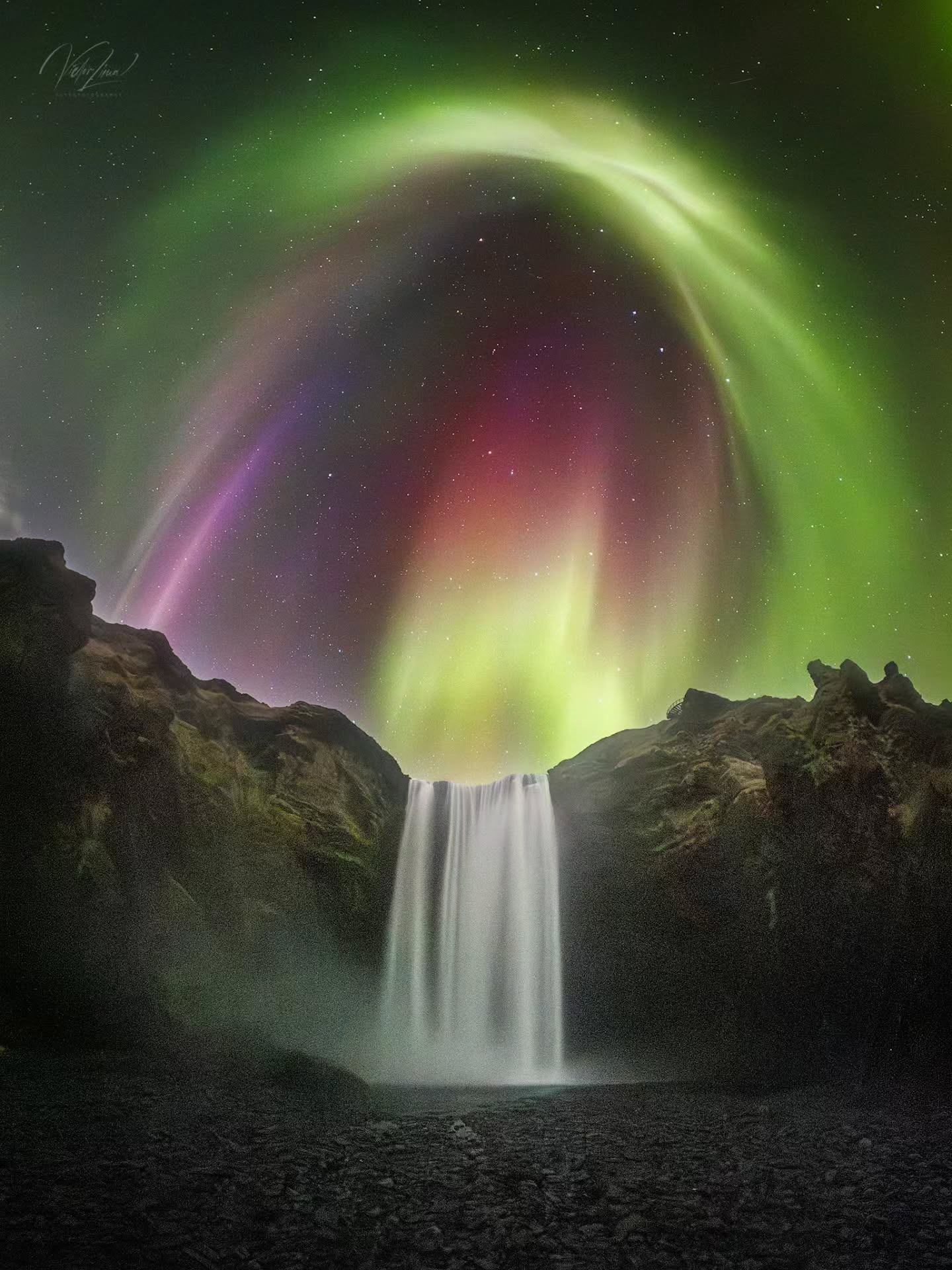 There are nights when the sky seems to abandon every rule.
Above the waterfall, the aurora stretched across the darkness in enormous arcs of green, violet and red, surrounding the stars and turning the entire landscape into something almost unreal.
For a few seconds, everything aligned — the movement of the lights, the falling water, the mountains and the night sky.
And perhaps the most remarkable part: this is a single shot. One exposure. One moment.
No blending of different skies, no composite — just the scene exactly as it unfolded in front of the camera.
In a time when artificial intelligence can generate entire worlds that never existed, moments like this gain an even deeper meaning. The more we can create without reality, the more valuable it becomes to witness what is truly real — to stand in front of something that cannot be replicated, only experienced.
Nature rarely gives us time to prepare for moments like this. It simply opens the door for a few seconds… and then closes it again.
Some nights are photographed.
Others are remembered forever. ✨
Exif:
Skógafoss, Iceland
April 2, 2025 — 11:56 PM
Canon R6 / Rokinon 12mm f/2.8 fisheye lens
5sec / f:2.8 / ISO 4000
#Iceland #AuroraBorealis #NorthernLights #NightPhotography #landscapephotography