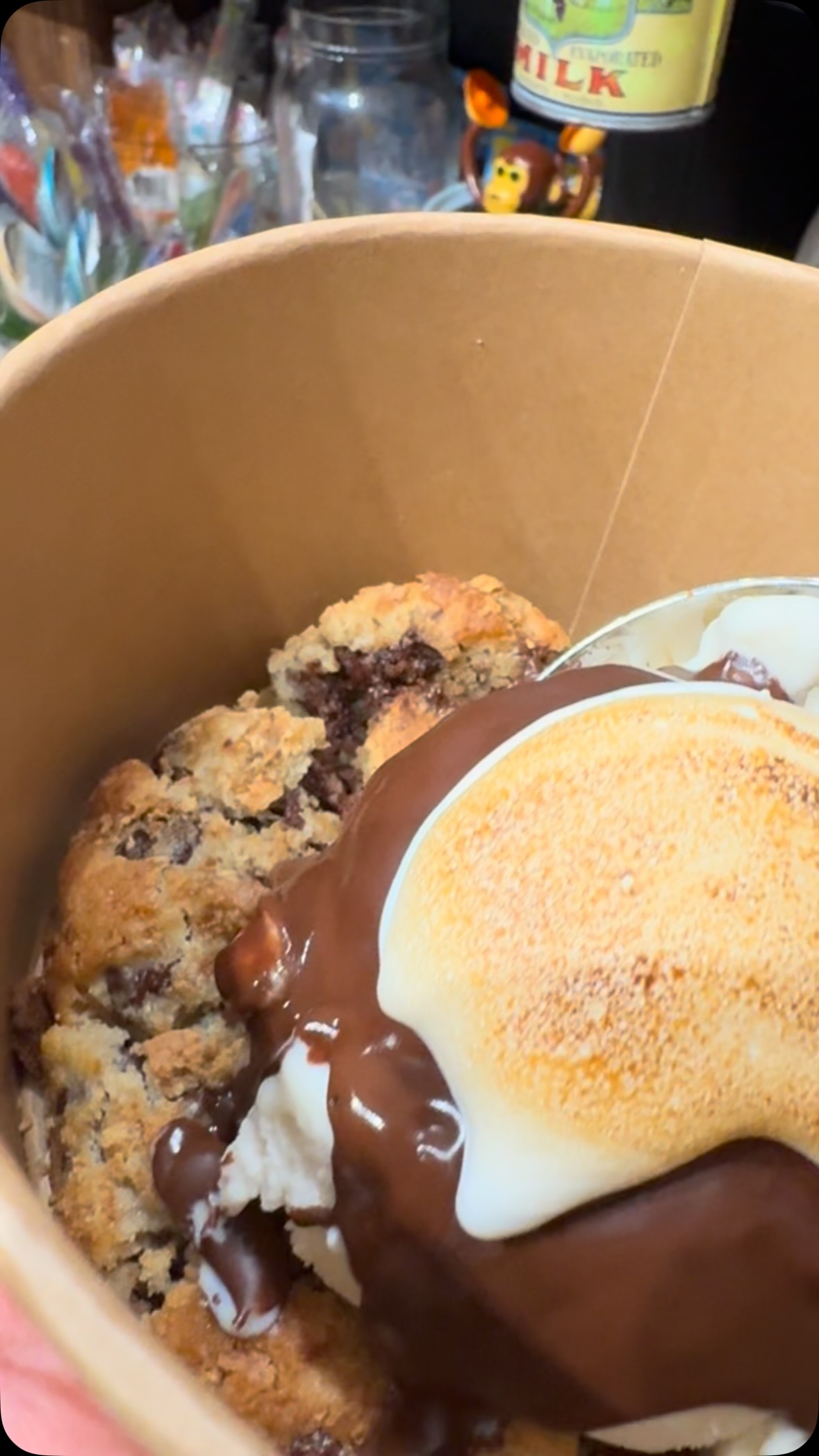 THE S’MORES COOKIE ICE CREAM SUNDAE!
This brings together one of summer’s best flavors with one of our favorite desserts. A warm , giant chocolate chip cookie, stuffed with marshmallow and covered in graham cracker crumbs, gets topped with the best vanilla ice cream, covered in magic shell and finished with toasted marshmallow Fluff, all in one campfire inspired over-the-top sundae, only @thesweetshopnyc 🍪🍪🍪
#smores #sundae #icecream #bestdessertues #wedeliver