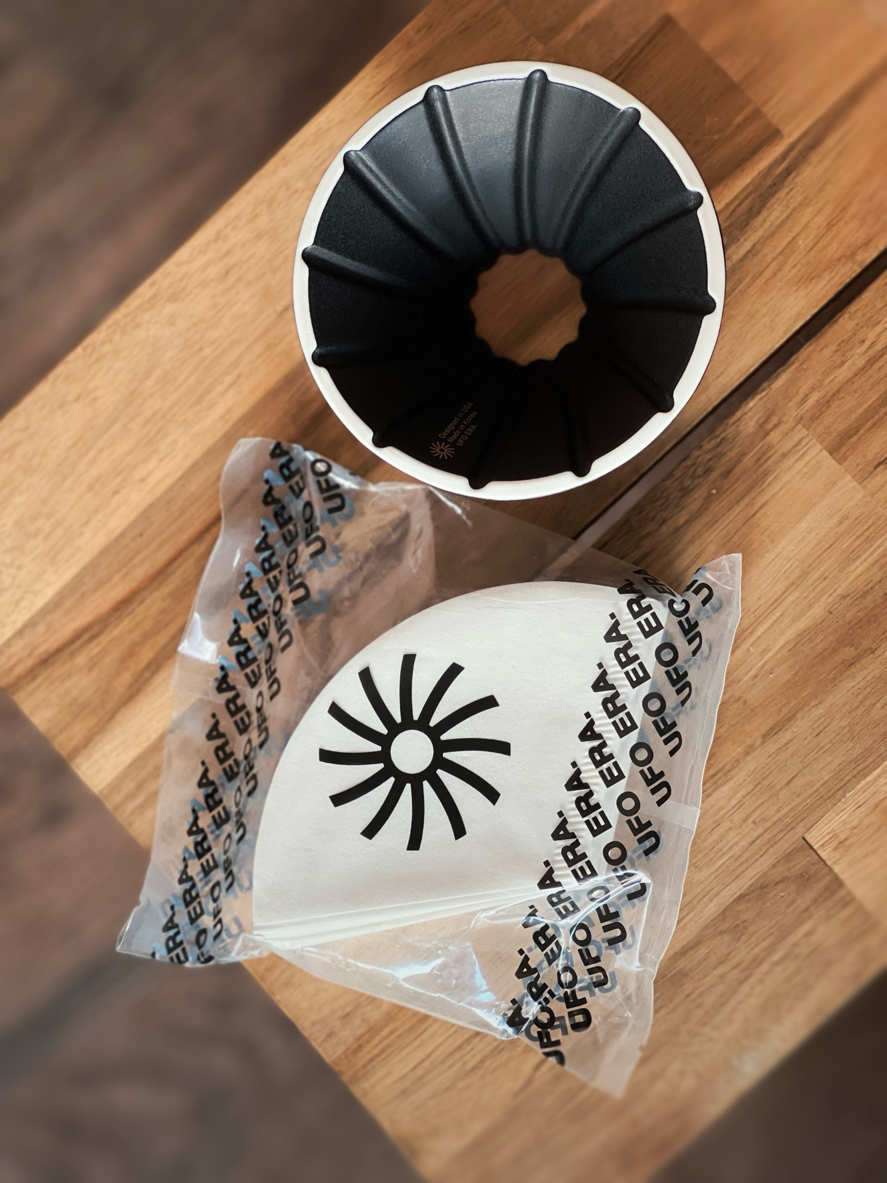 UFO DRIPPER ☕️🛸
A different shape. A cleaner cup.
Meet the UFO DRIPPER Ceramic | Black — crafted in Korea with an 80° wide-angle design and unique Air Channel system for smooth flow, balanced extraction and a clean, transparent cup.
Each set comes with dedicated UFO Dripper Filter Papers, so you’re ready to brew straight away.
🖤 Ceramic Dripper — Black
📄 Dedicated Filter Papers
🇰🇷 Made in Korea
For slow mornings, good coffee, and a little something different.
Available now at Sheep Mai Mai 🐑☕️
#SheepMaiMai #UFODripper #PourOverCoffee #CoffeeDripper #SpecialtyCoffee