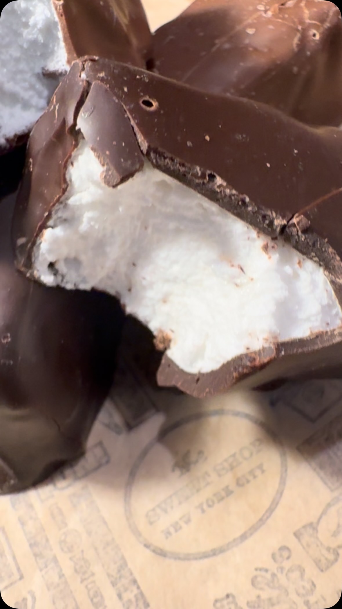 THIS IS AWESOME!
The Dreamy Mini Bar is our Bestseller for a reason! The most perfect, fluffy vanilla marshmallow is covered in milk or dark chocolate and it’s literally dreamy!
#chocolate #marshmallow #dreamy #minibar #uesnyc