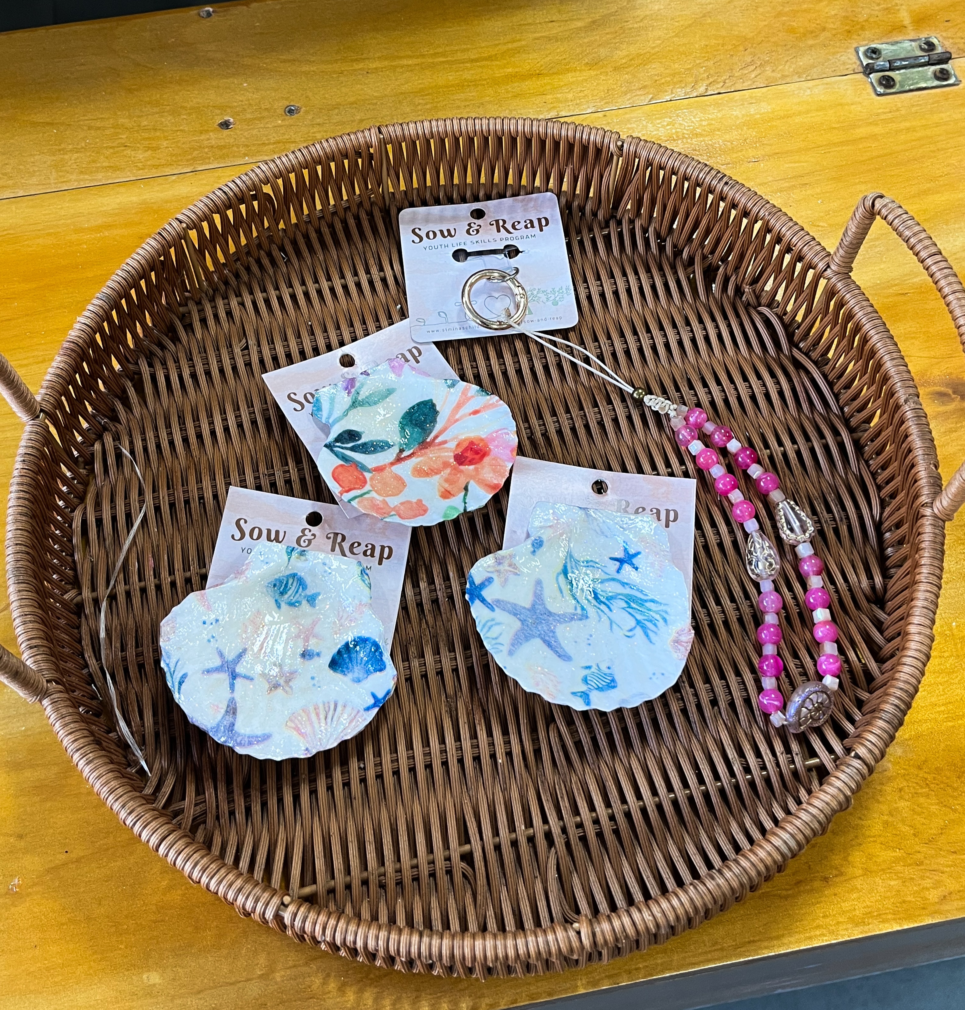 Jewelry holders & phone case chain
Available in both our shops (nadi and korotogo)
.
#fijiislands #fiji #theprojectcollective #tourismfiji