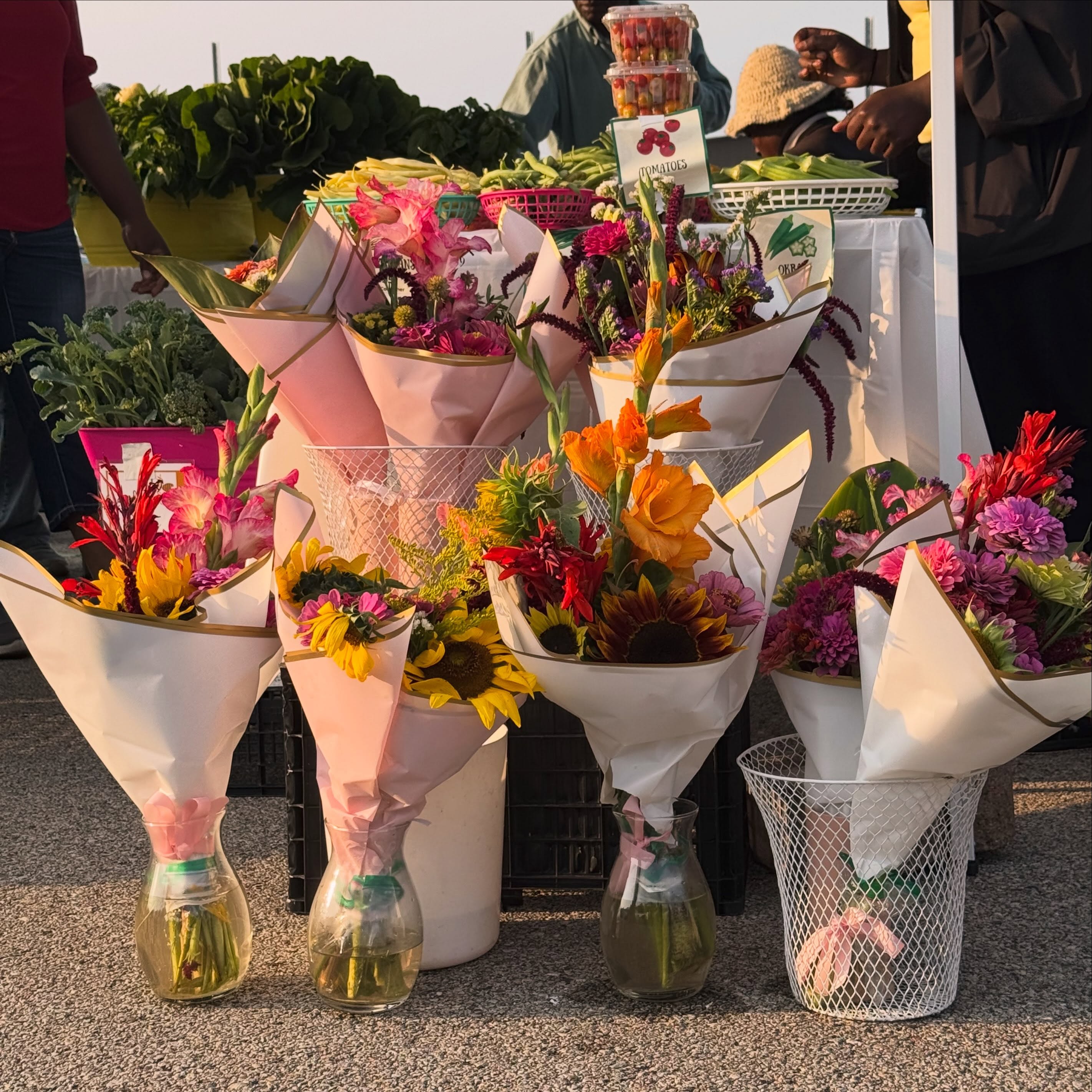 Happy Friday friends!
Start your weekend off with the right stuff from the farmers market! We’re open Saturday from 7:30-12pm at @mygrahampark Open rain or shine! ⛅️😎💚
See you soon!
#rochfarmmkt #mnlife #farmersmarket #rochmn
