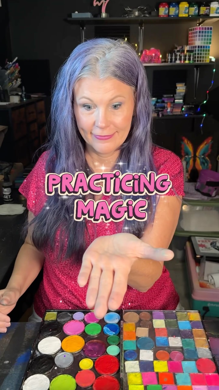 I think my magic practice is starting to pay off. I managed to teleport paint all the way from the UK from the @facepainting_hub
Sorry y’all….youre prolly missing a few palettes from your stock. But the magic works!!! I’m off to paint faces…Byeeeeeee 💜