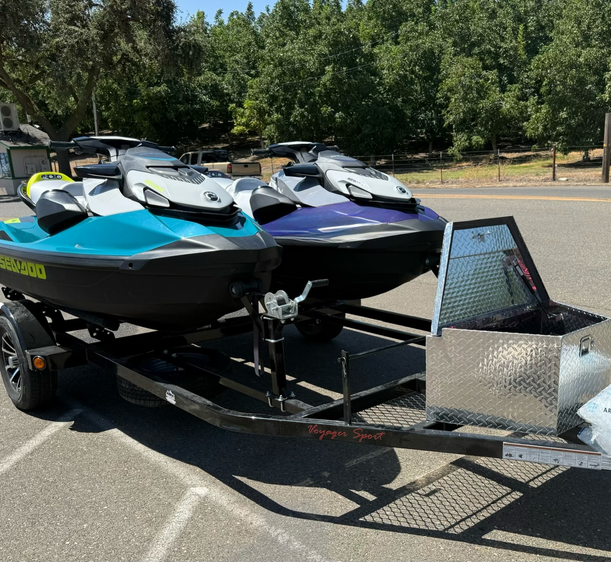 Skipper had an excellent alert at Modesto Reservoir this week!
He alerted on the storage box of these jet skis. The jet skis were actually brand new and had never been launched, but once the box was emptied, a pair of wet shoes was found inside. It was confirmed that the shoes had been in the Golden Mussel-infested Delta within the last week!
A great find and a good reminder that it’s not just boats that can move invasive species. Thank you Skipper!
#MusselDogs #DetectionDogs #WorkingDogs #CleanDrainDry #GoldenMussels