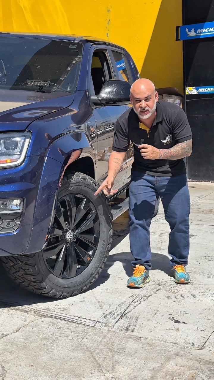 VW AMAROK V6 EXTREME
🛞 Pneu BFGoodrich All Terrain KO2
• Medida: 285/55 R20
• Índice: 117/114T
• Etiqueta: F/C (75 dB)
➡️ Mais resistência, tração e segurança para encarar o asfalto e o off-road com confiança.
🔩 Acessório Instalado
• Espaçador de rodas em alumínio 32 mm
• Furação: 5x120
• Aplicação: Amarok
➡️ Mais presença e um visual ainda mais agressivo para a Amarok V6 Extreme.
🔧 Serviços Realizados
• Alinhamento
• Balanceamento
✨ Robustez, estilo e personalidade em um projeto feito para chamar atenção!
📍 Invicto Rodas e Pneu
📞 (16) 3771-2800
🙏 “Com Deus à frente, toda conquista ganha um novo significado.”
#InvictoRodasEPneu #VWAmarok #AmarokV6 #AmarokExtreme #BFGoodrich KO2 AllTerrain