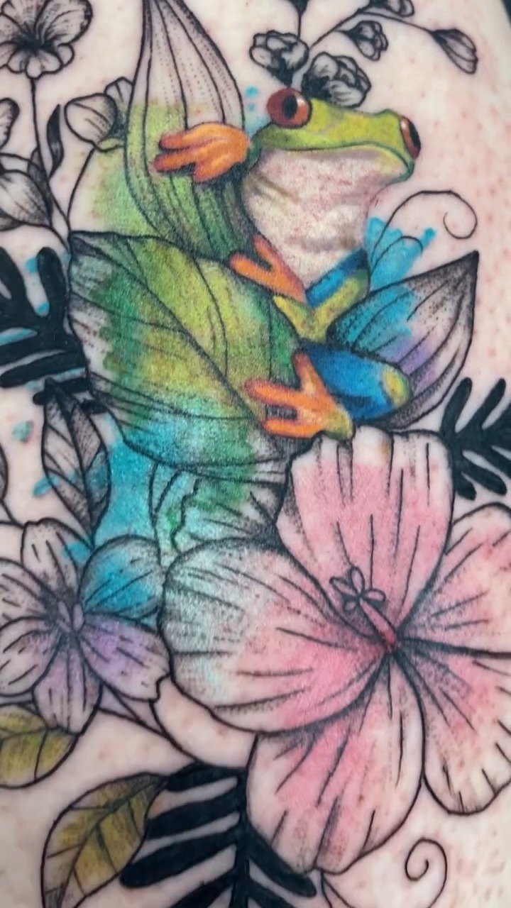 @lientietattoos Fun tattoo from today, I especially love how the lil tree frog turned out! Theyāre so cute, and I just love the colours.
#tattoo #colourtattoo