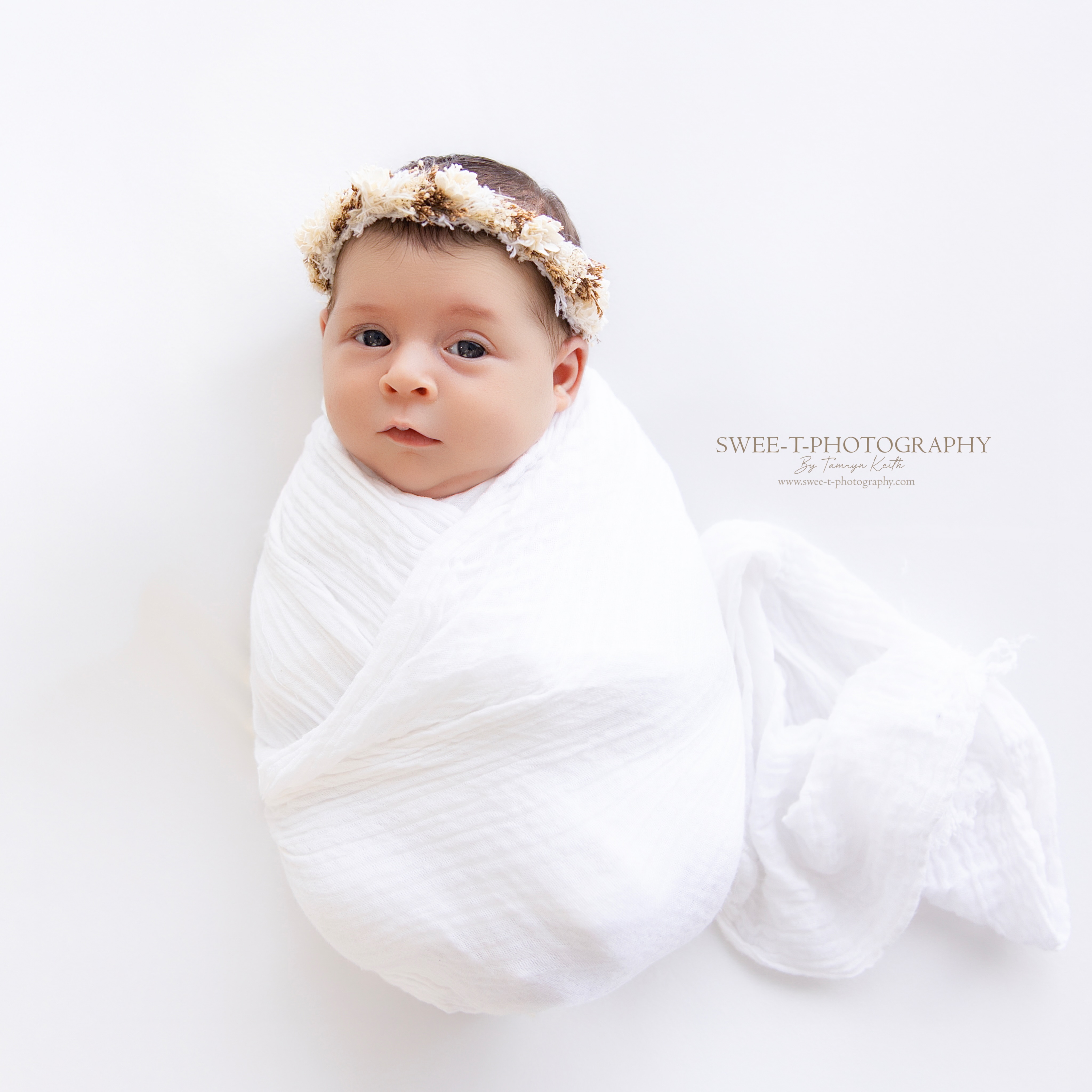 ISABELLA | 3 weeks new
Sweet little Isabella at just three weeks old. 🤍
Those beautiful eyes, the tiniest little features and that gorgeous head of hair made her such a joy to photograph. And of course, her delicate floral crown was the perfect finishing touch. 🌿
I love the simplicity of these images — soft whites, beautiful natural details and all the little things that make this stage so incredibly fleeting.
So lovely to look back on this beautiful session with Isabella. 🤍
Let’s create something truly beautiful together with Barossa’s trusted newborn specialist.
https://www.swee-t-photography.com/newbornpricing
📸 © 2026 Swee-t-Photography Barossa’s Newborn Photographer
#barossanewbornphotographer #barossanewbornphotography #barossababyphotographer #barossamaternityphotographer #barossastudio