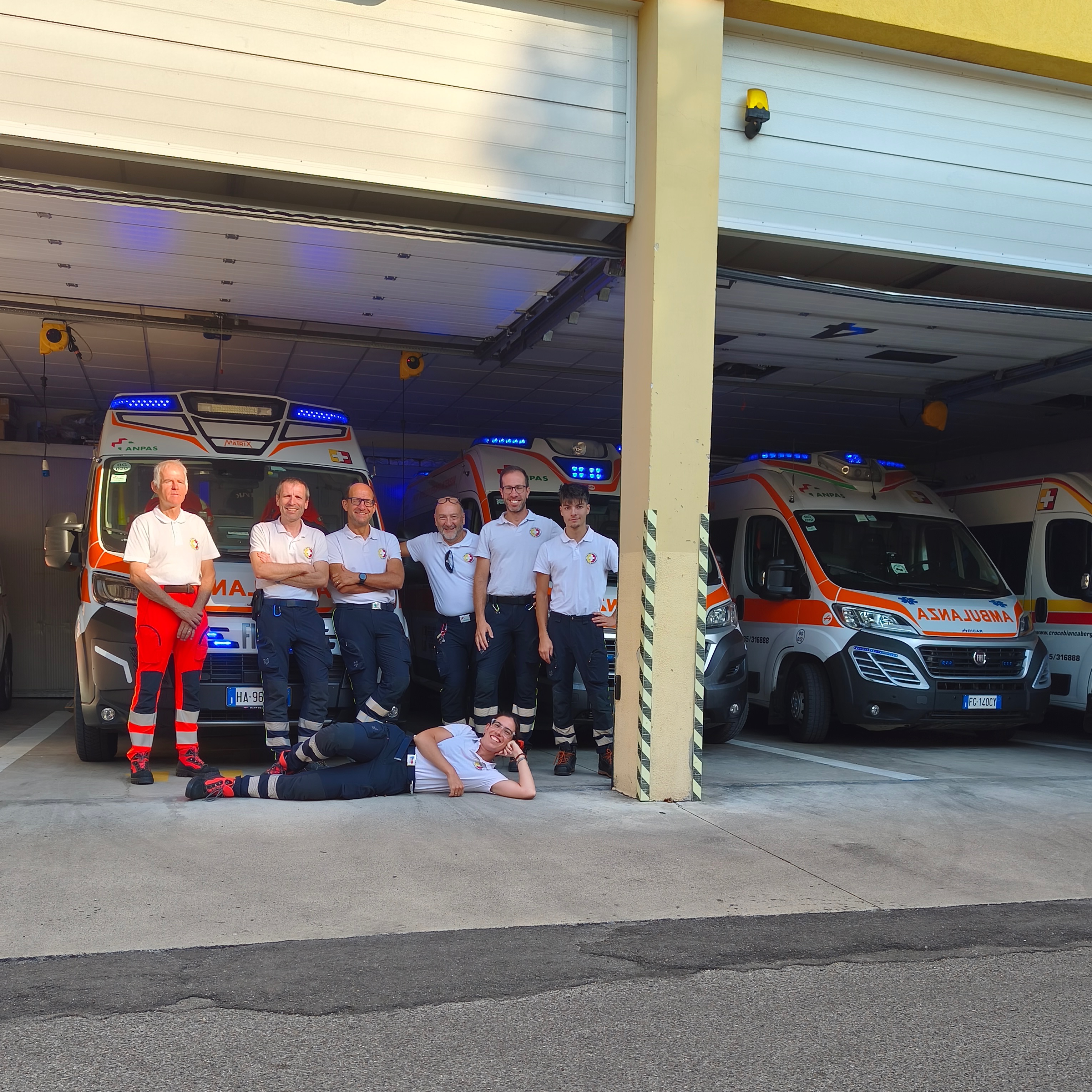 Il soccorso non va in ferie.
Oggi, come ogni giorno, i nostri equipaggi sono in strada: H12, H24, trasporti secondari, dialisi.
Grazie a chi ha scelto di dedicare il suo tempo in un giorno di festa per assicurare il normale svolgimento delle operazioni.
#ferragosto #crocebiancabergamo