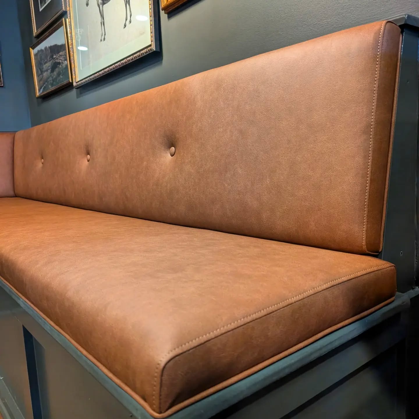 Nothing says classy like a truly custom banquette with all the details just so
#customfurniture #smallbuisness #banquette
